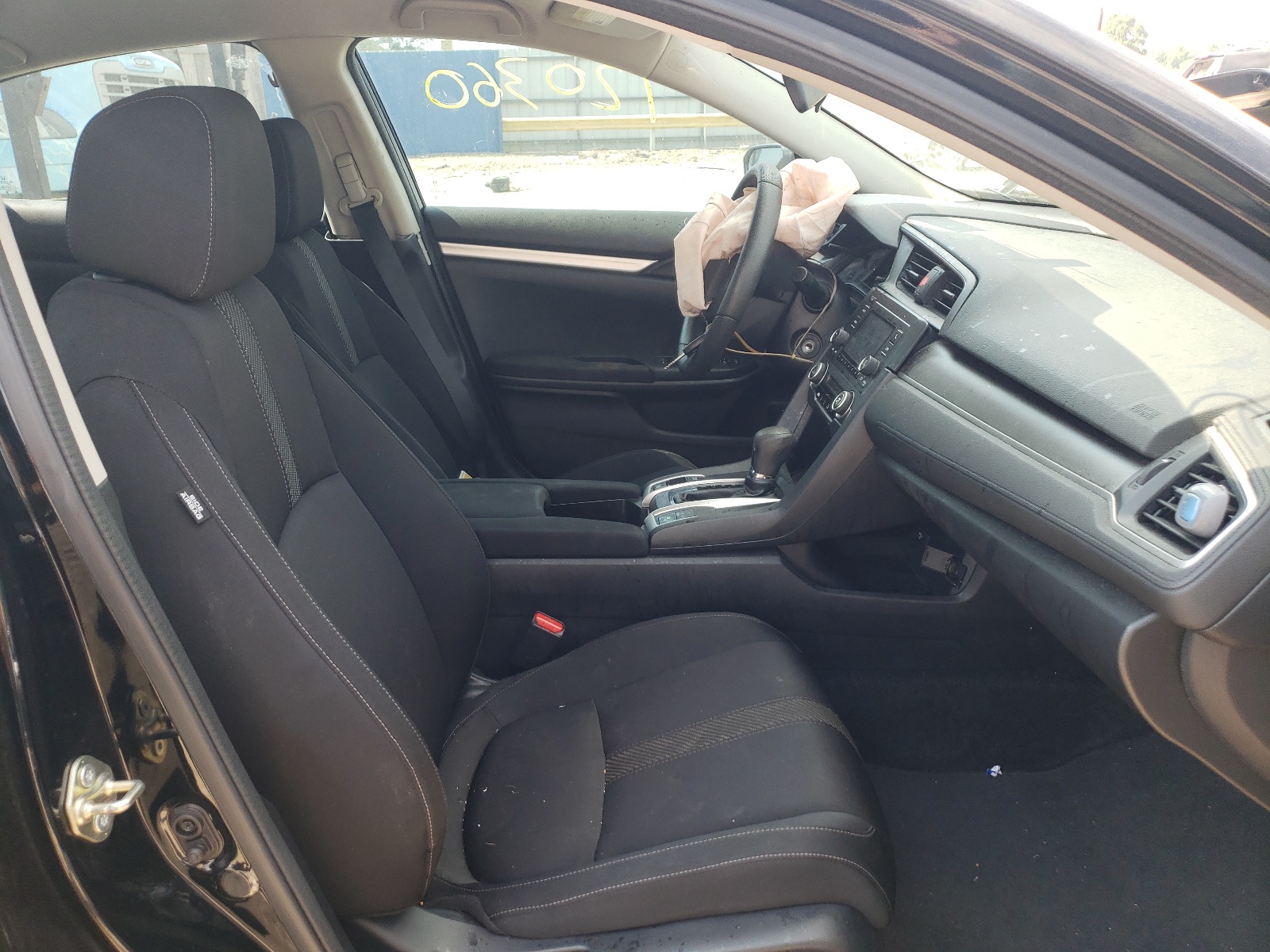 Photo 5 from auction – 2016 HONDA CIVIC LX with VIN 19XFC2F55GE073284