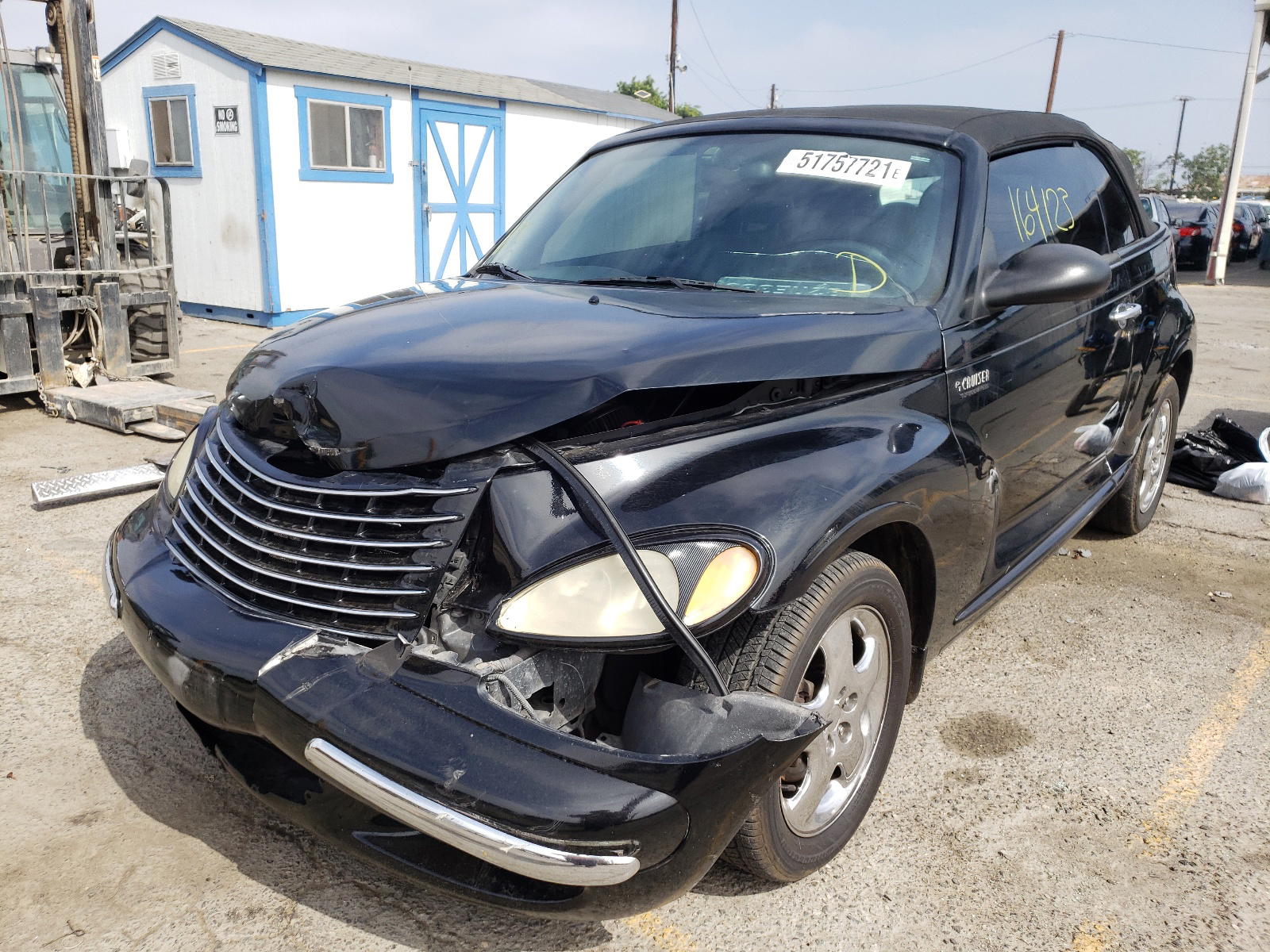 Photo 2 from auction – 2005 CHRYSLER PT CRUISER with VIN 3C3AY75S25T332200