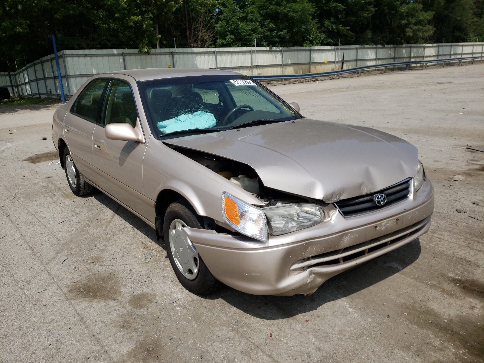 TOYOTA CAMRY CE 2000 with VIN 4T1BG22K4YU649346 - Photo from auction