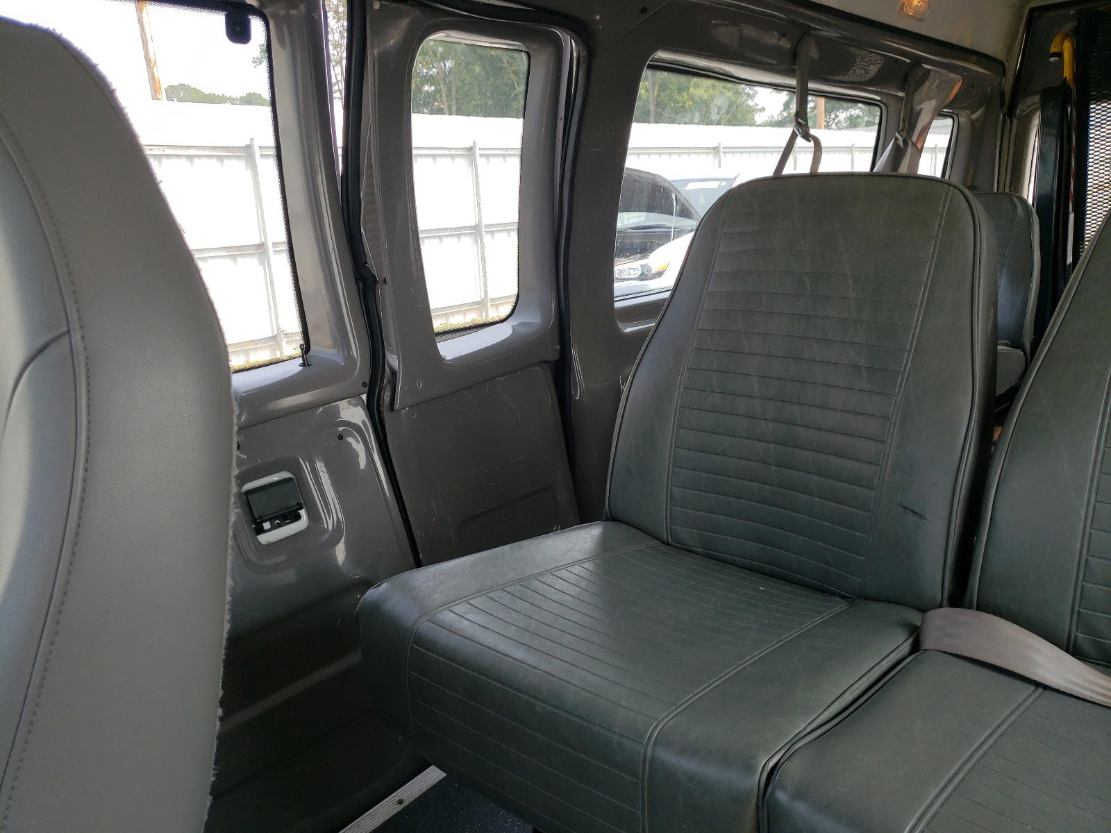 Photo 6 from auction – 2005 FORD ECONOLINE with VIN 1FTNS24LX5HA22709