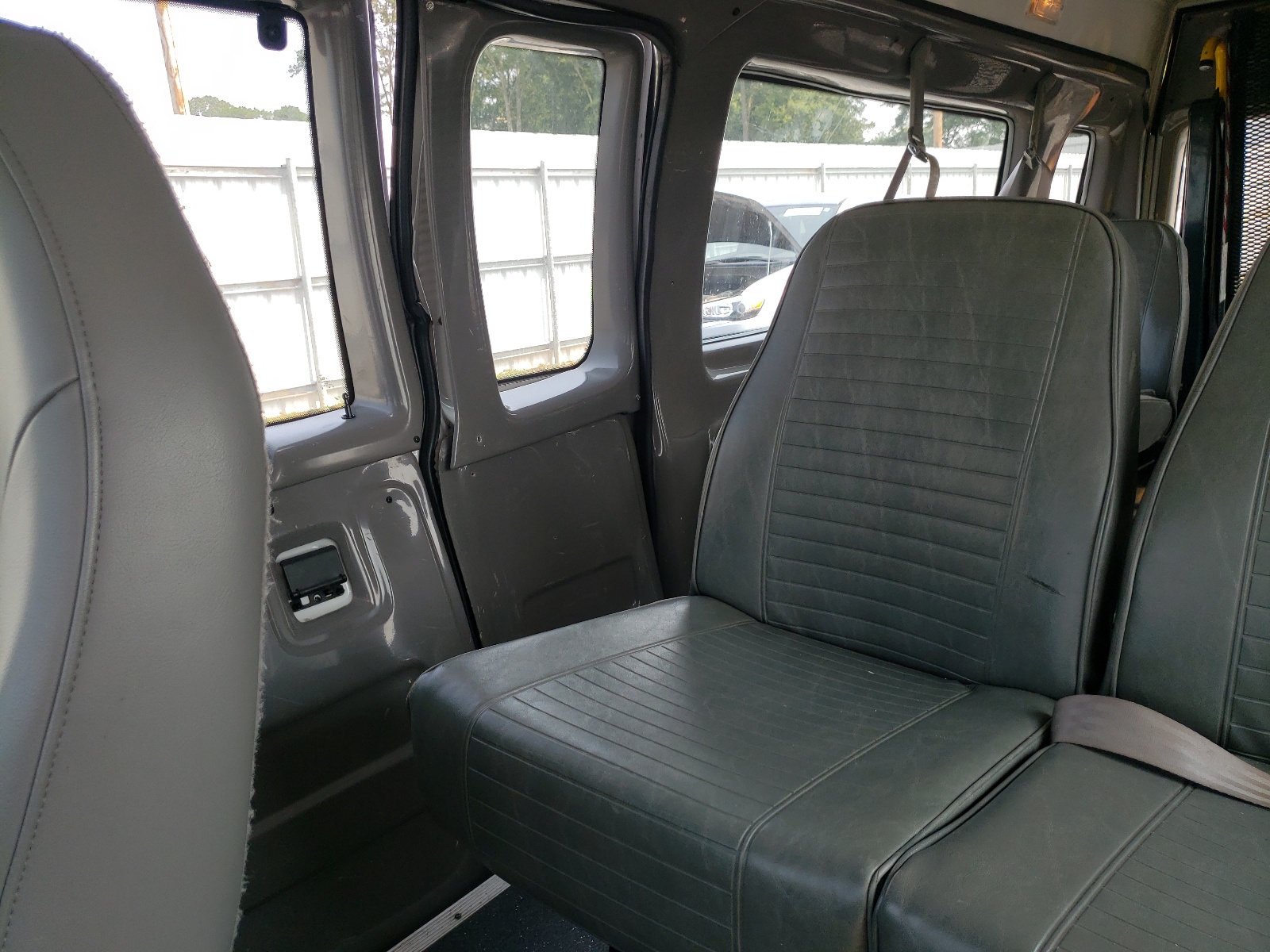 Zdjęcie 6 z aukcji – 2005 FORD ECONOLINE z VIN 1FTNS24LX5HA22709