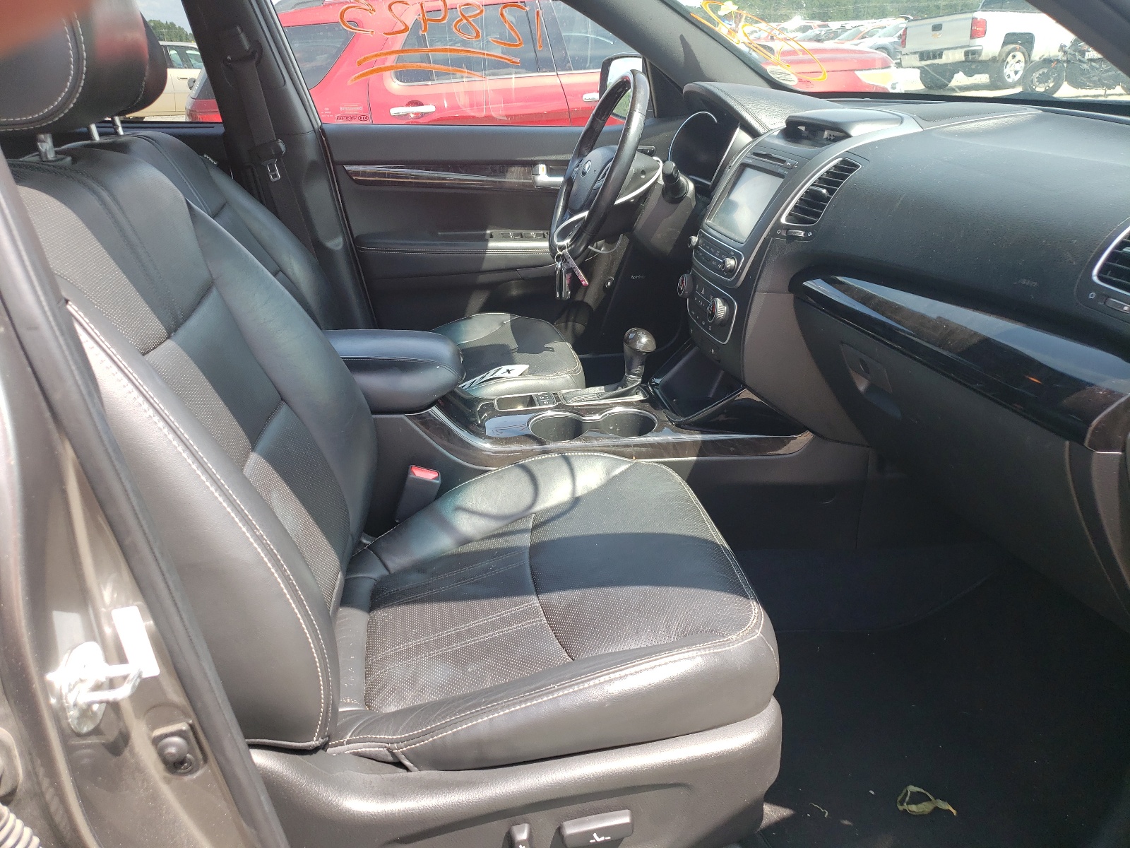 Photo 5 from auction – 2014 KIA SORENTO SX with VIN 5XYKWDA77EG440339