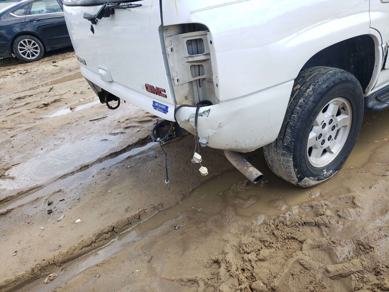 Photo 9 from auction – 2002 GMC YUKON with VIN 1GKEK13Z72R293060