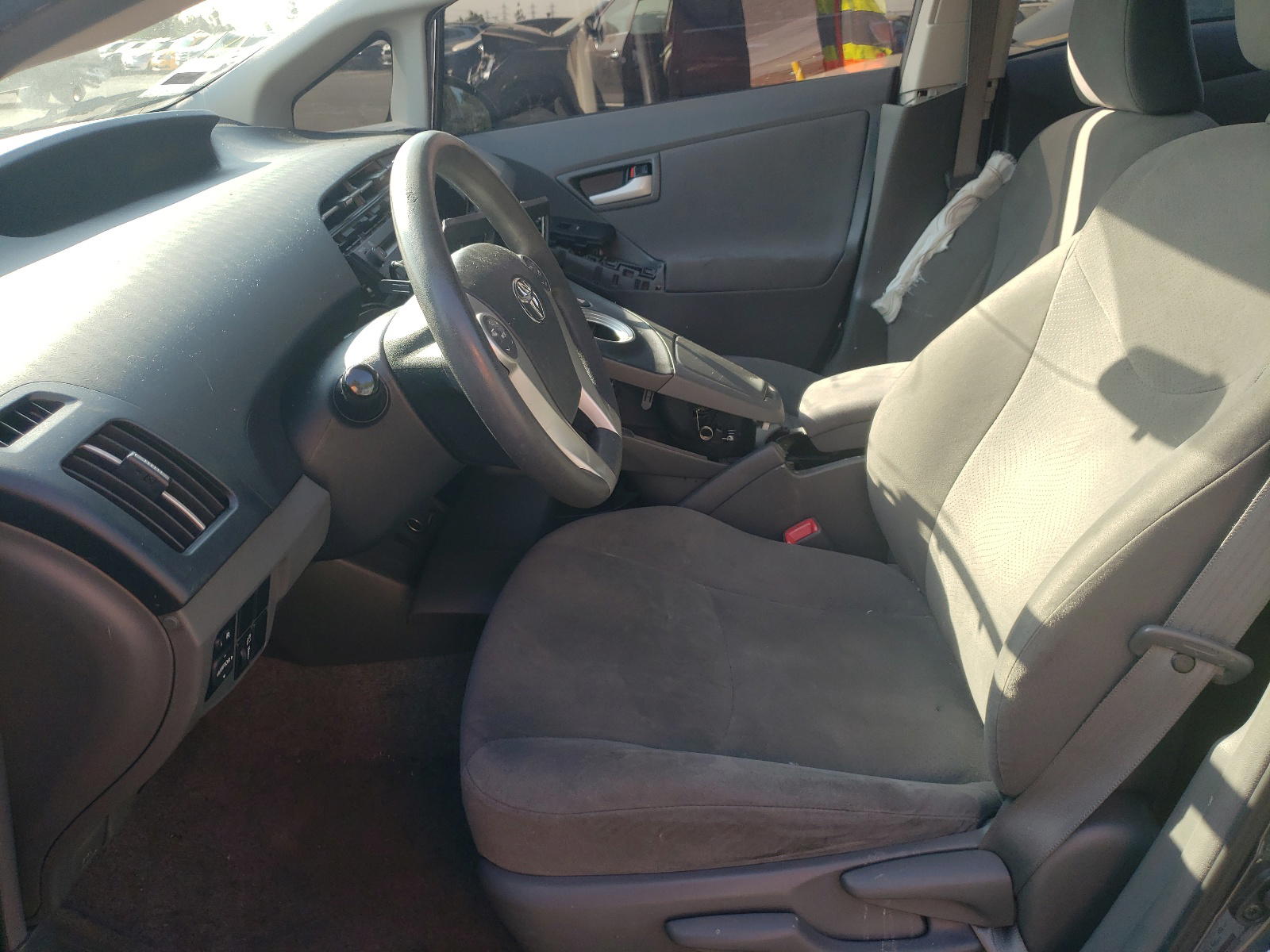 Photo 5 from auction – 2011 TOYOTA PRIUS with VIN JTDKN3DU4B1409205