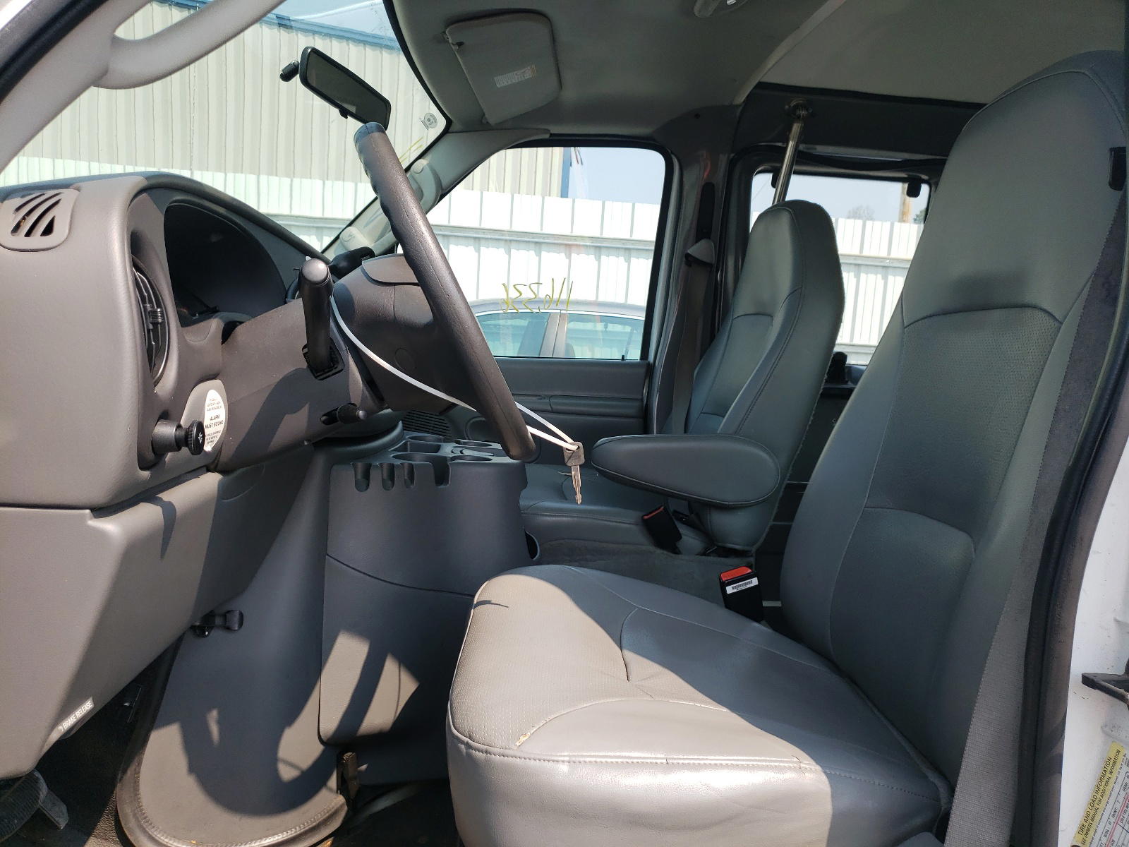 Photo 5 from auction – 2005 FORD ECONOLINE with VIN 1FTNS24LX5HA22709