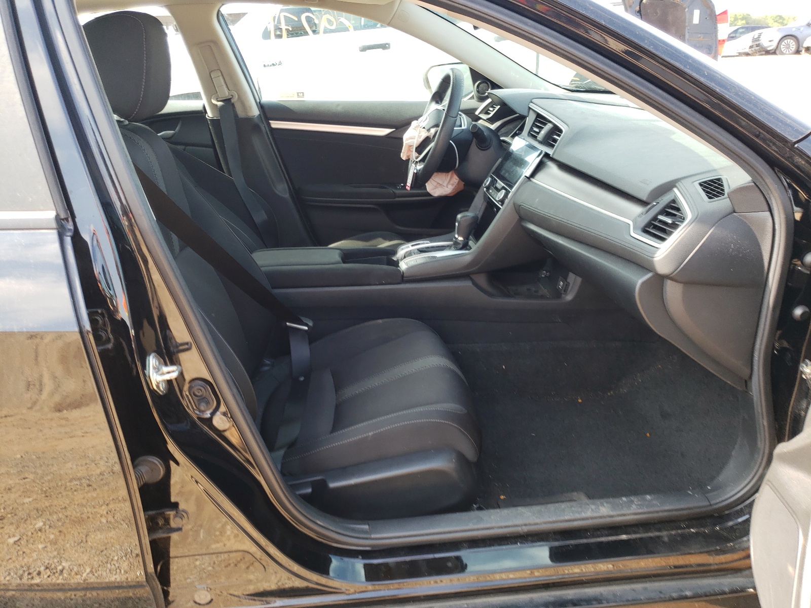 Photo 5 from auction – 2018 HONDA CIVIC EX with VIN 19XFC2F79JE003148
