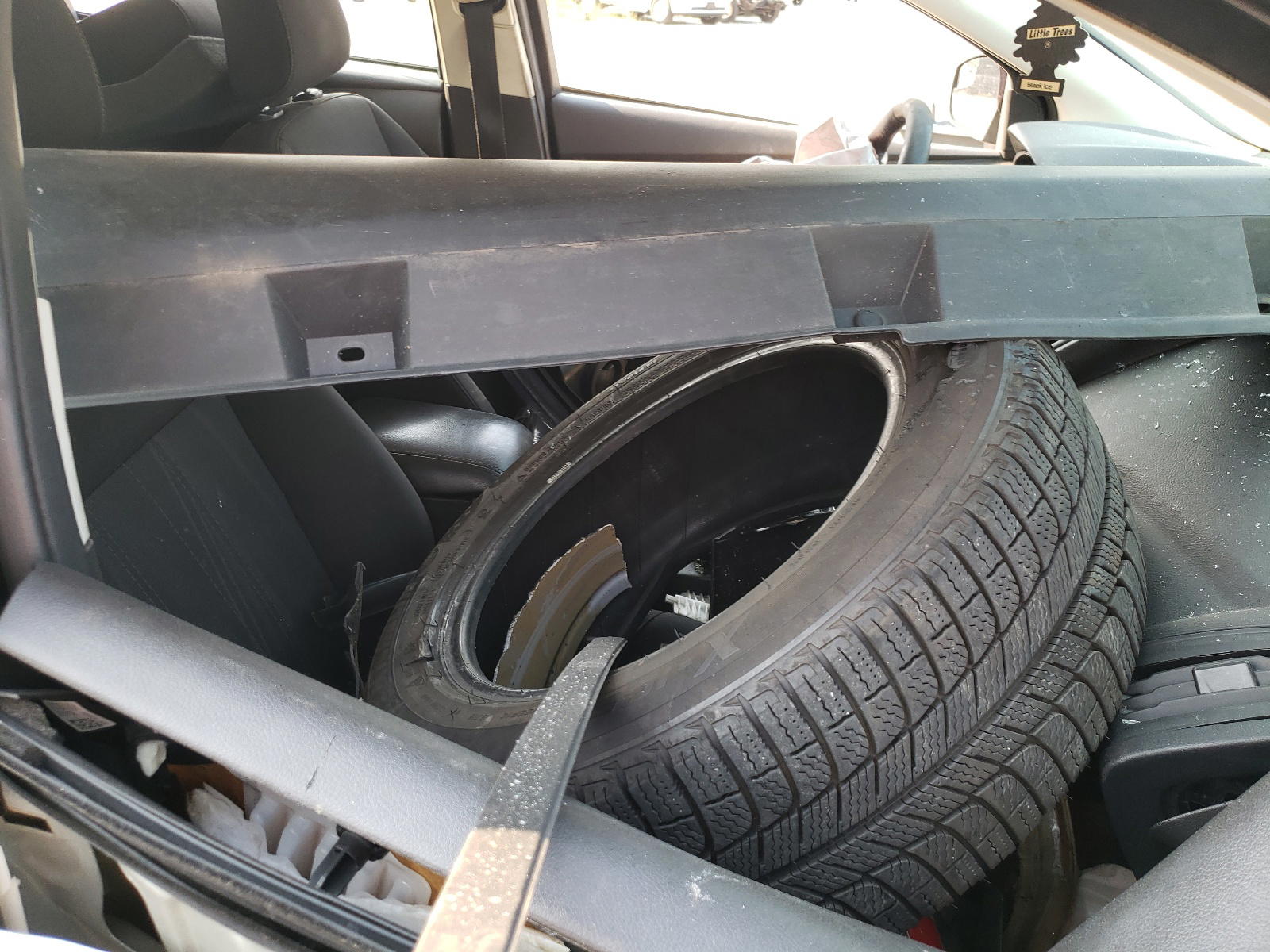 Photo 5 from auction – 2018 FORD FOCUS SE with VIN 1FADP3K20JL208074