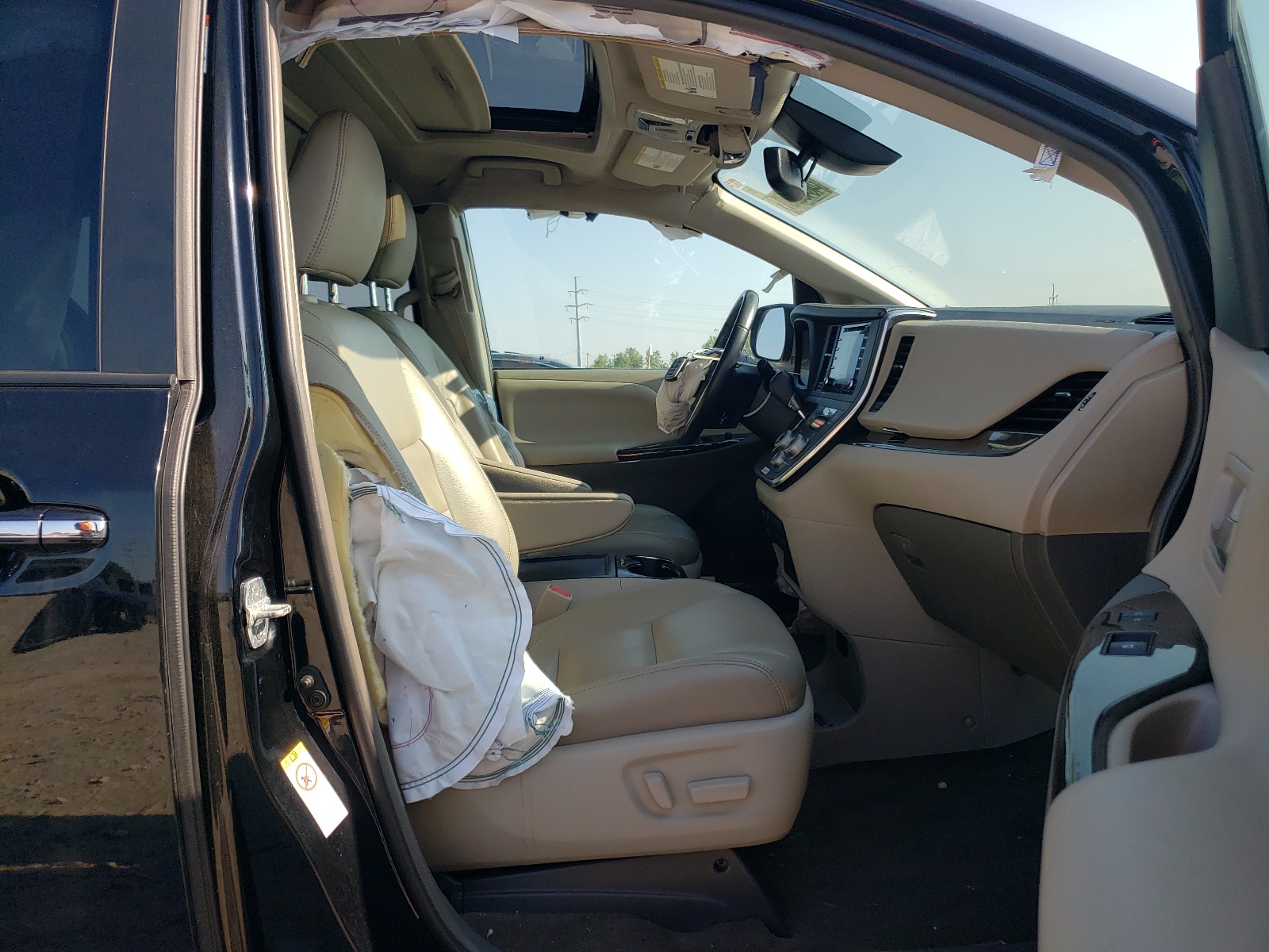 Photo 5 from auction – 2018 TOYOTA SIENNA XLE with VIN 5TDYZ3DC1JS950767