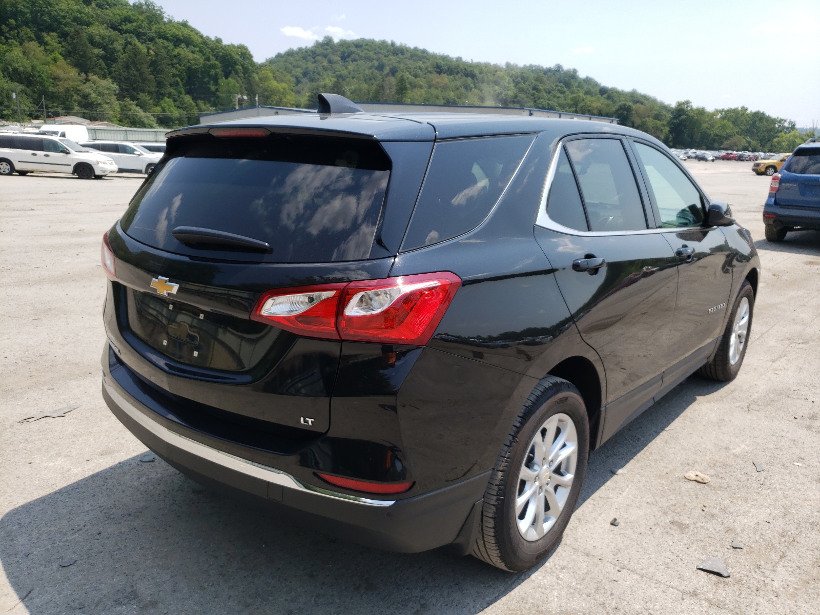 Photo 4 from auction – 2020 CHEVROLET EQUINOX LT with VIN 2GNAXJEV1L6135176