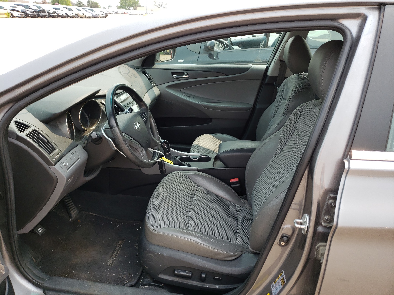 Фото 5 с аукциона – 2011 HYUNDAI SONATA SE с VIN 5NPEC4AC3BH068098