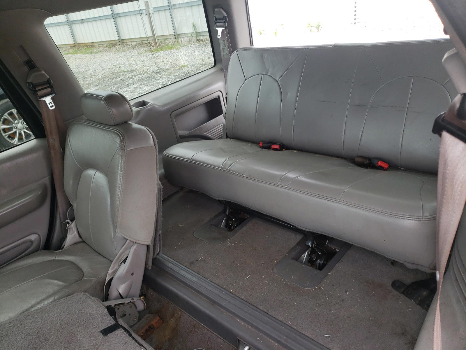 Photo 9 from auction – 2002 FORD EXPEDITION with VIN 1FMRU15W12LA93185