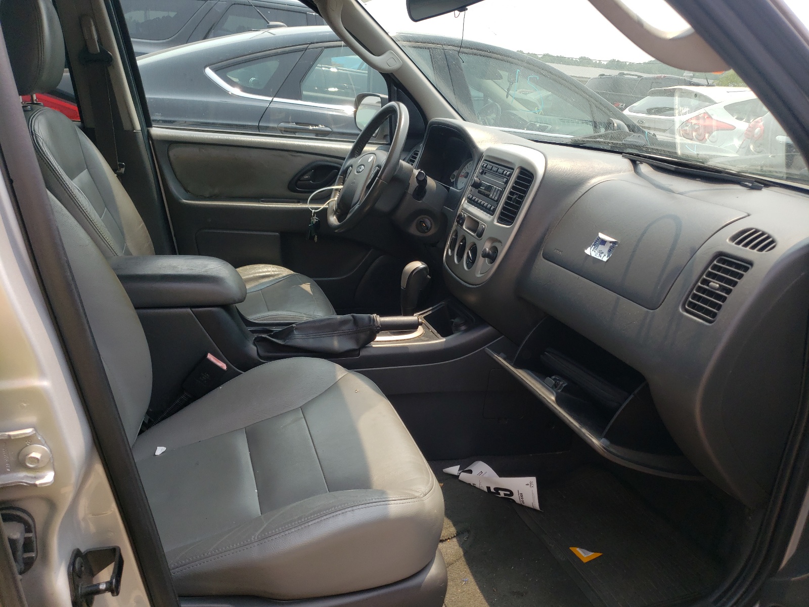 Photo 5 from auction – 2005 FORD ESCAPE XLT with VIN 1FMCU93165KC80203