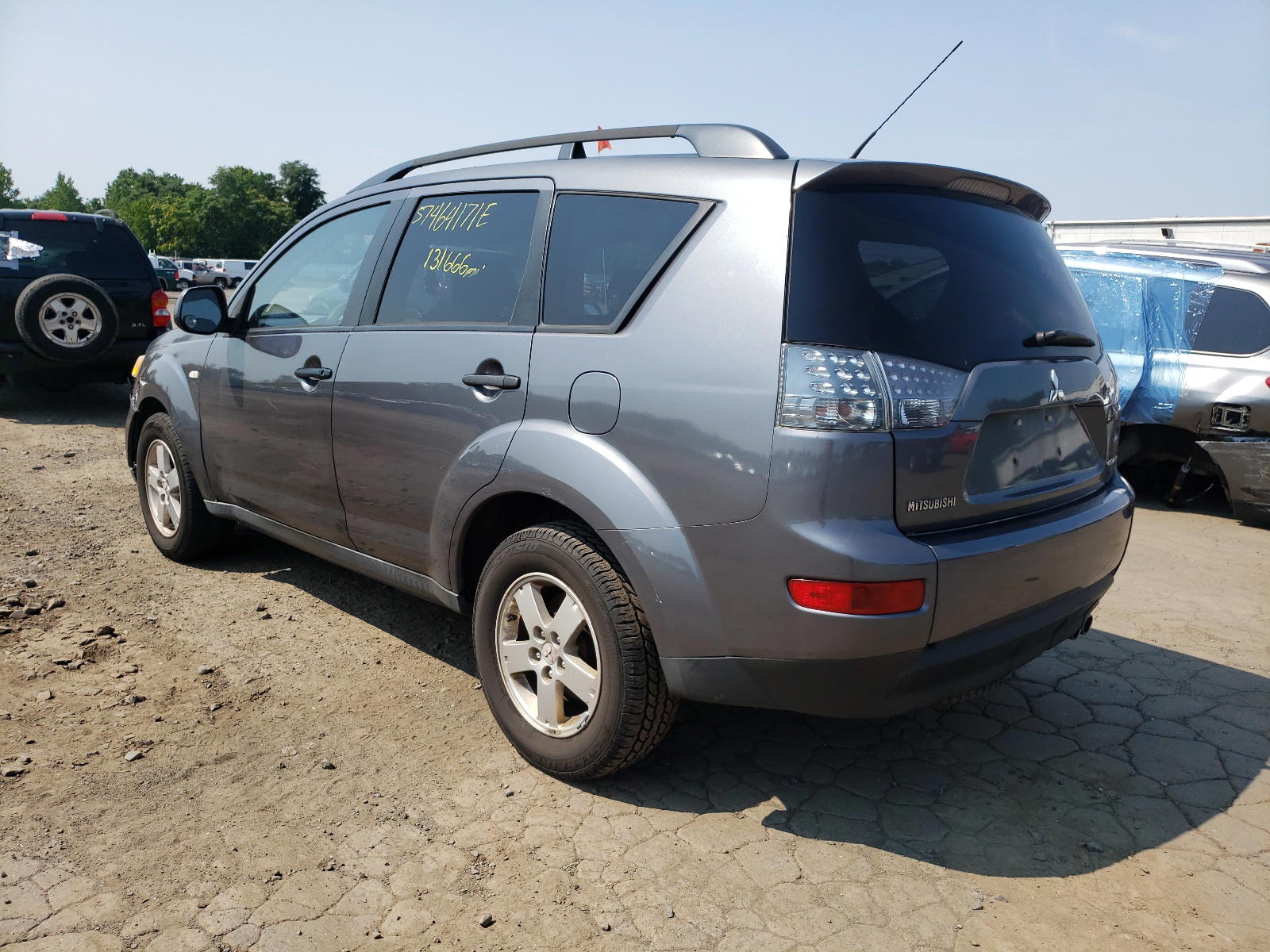 Photo 3 from auction – 2007 MITSUBISHI OUTLANDER with VIN JA4MT31X47U009366