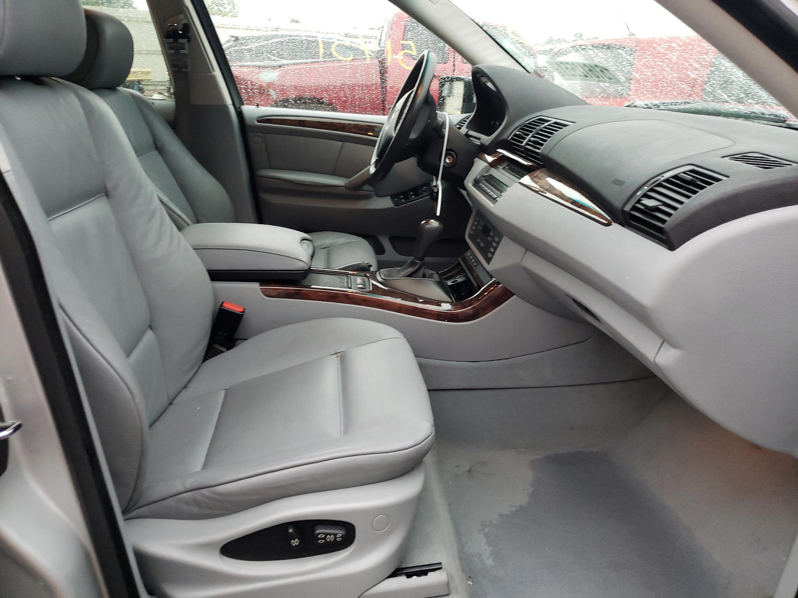 Photo 5 from auction – 2004 BMW X5 3.0I with VIN 5UXFA13534LU41712