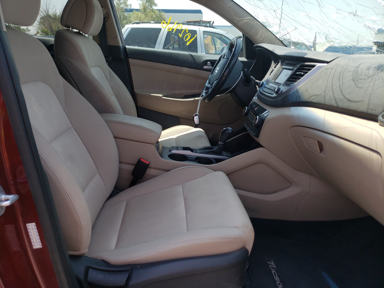 Photo 5 from auction – 2016 HYUNDAI TUCSON LIM with VIN KM8J3CA25GU048542