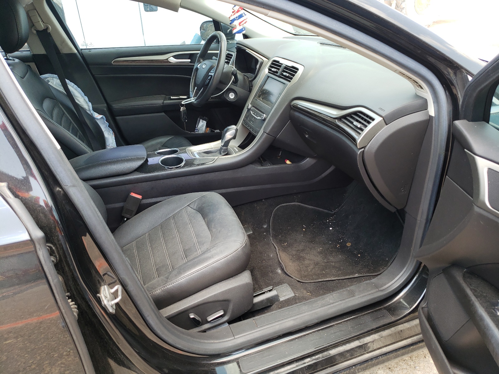 Photo 5 from auction – 2014 FORD FUSION SE with VIN 1FA6P0HDXE5351897
