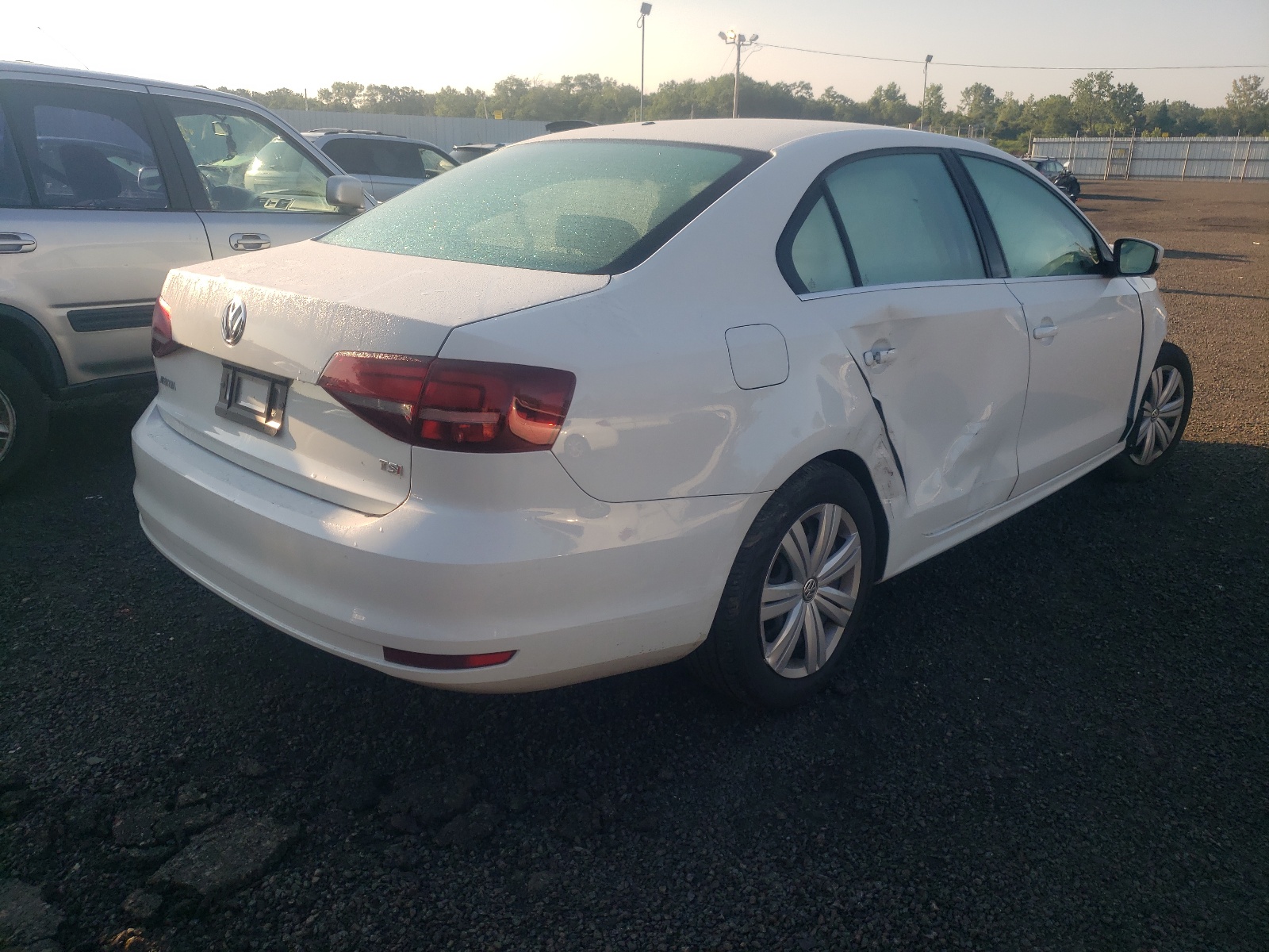 Photo 4 from auction – 2017 VOLKSWAGEN JETTA S with VIN 3VW2B7AJ7HM375702