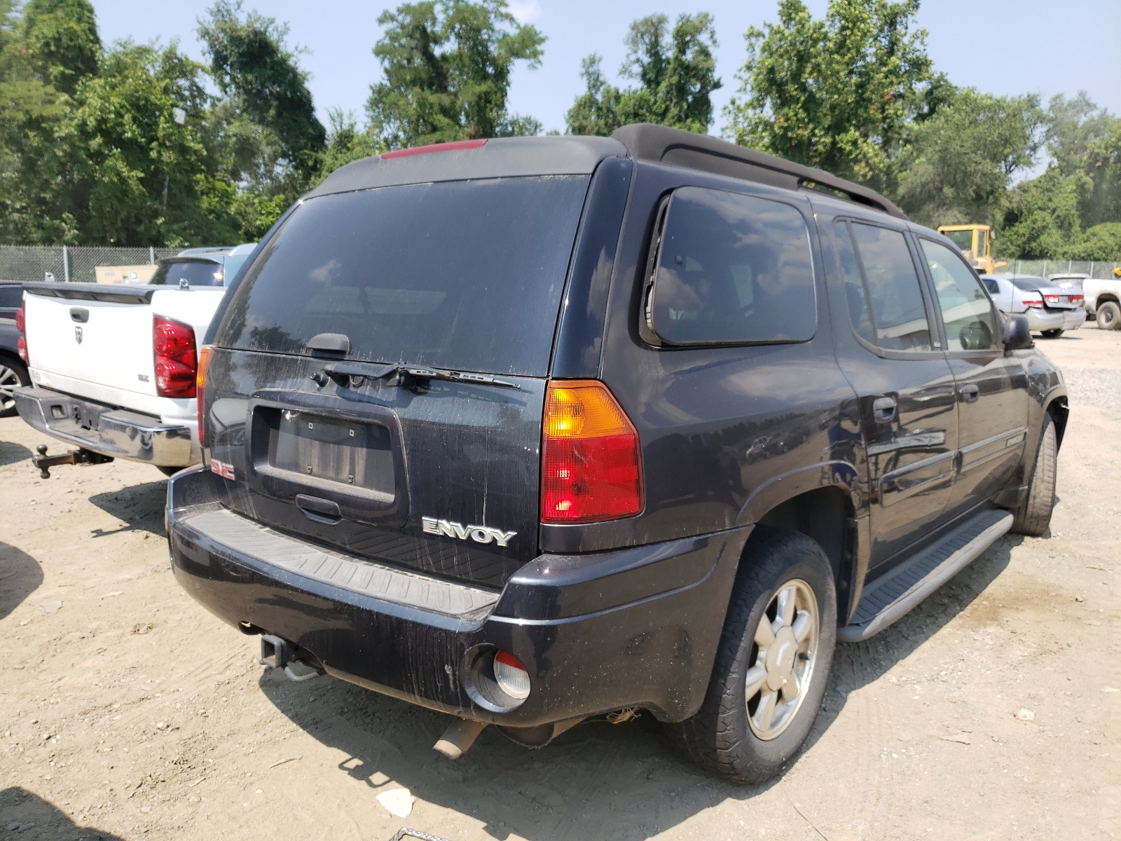 Photo 4 from auction – 2003 GMC ENVOY XL with VIN 1GKET16S236213551