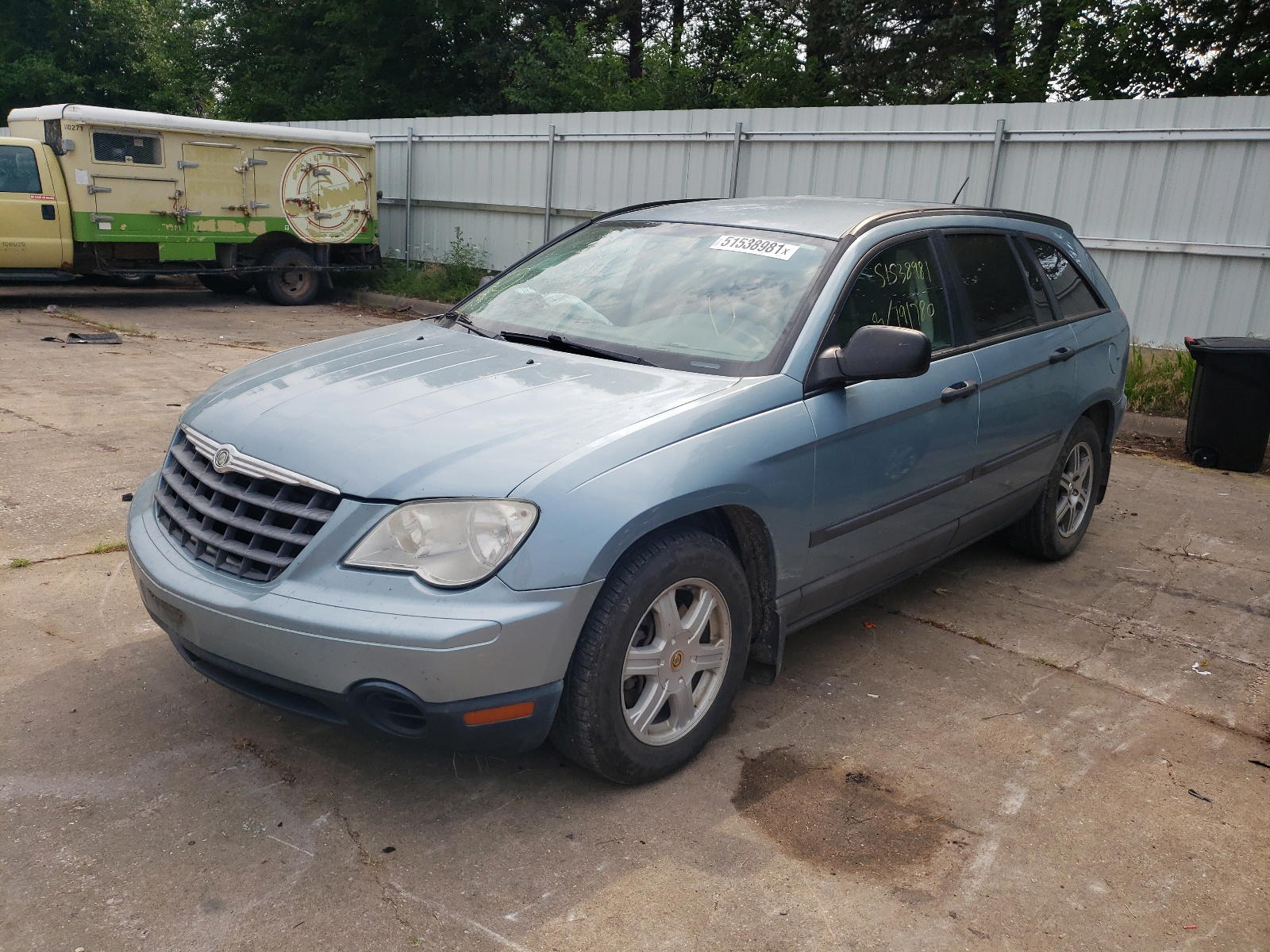 Photo 2 from auction – 2008 CHRYSLER PACIFICA L with VIN 2A8GM48LX8R658475