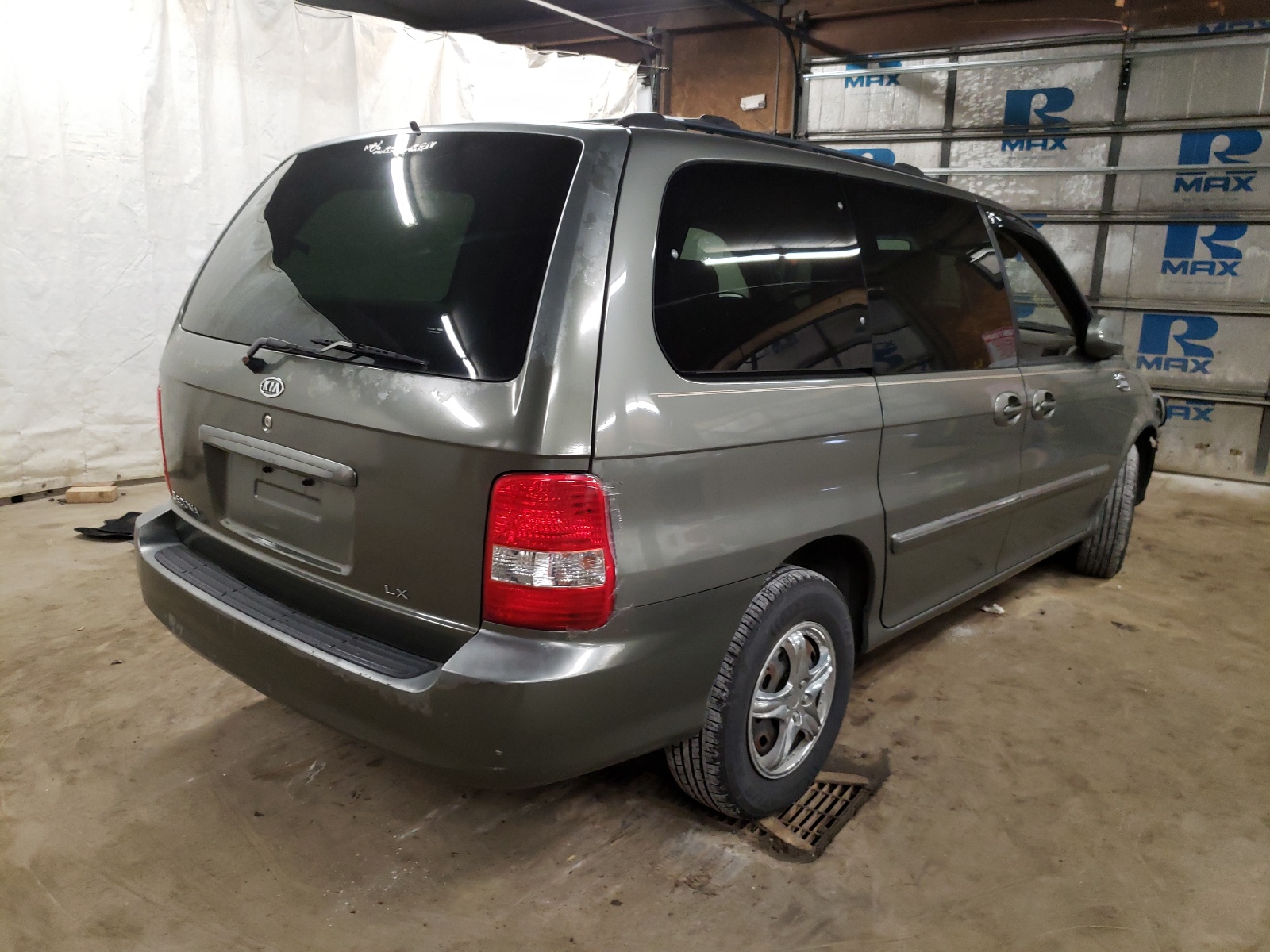 Photo 4 from auction – 2005 KIA SEDONA EX with VIN KNDUP131X56663328