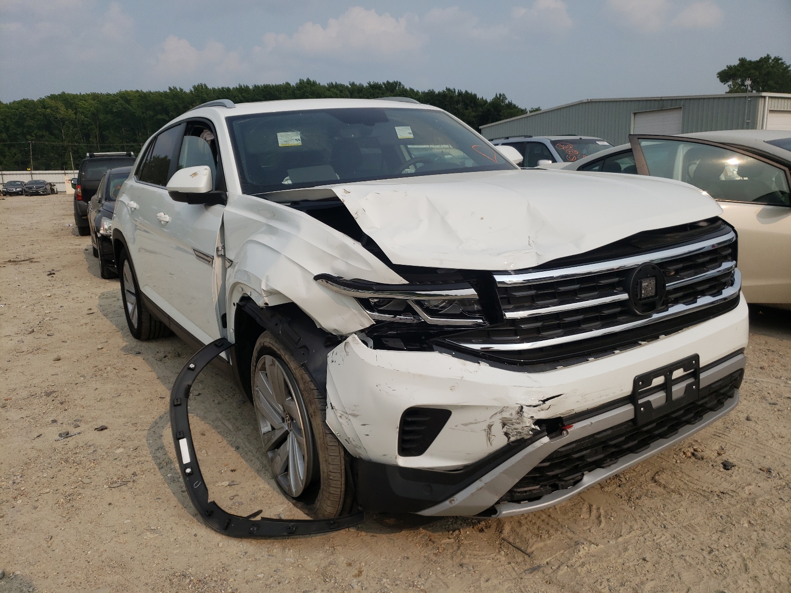 Photo 1 from auction – 2020 VOLKSWAGEN ATLAS CROS with VIN 1V26E2CA2LC228076