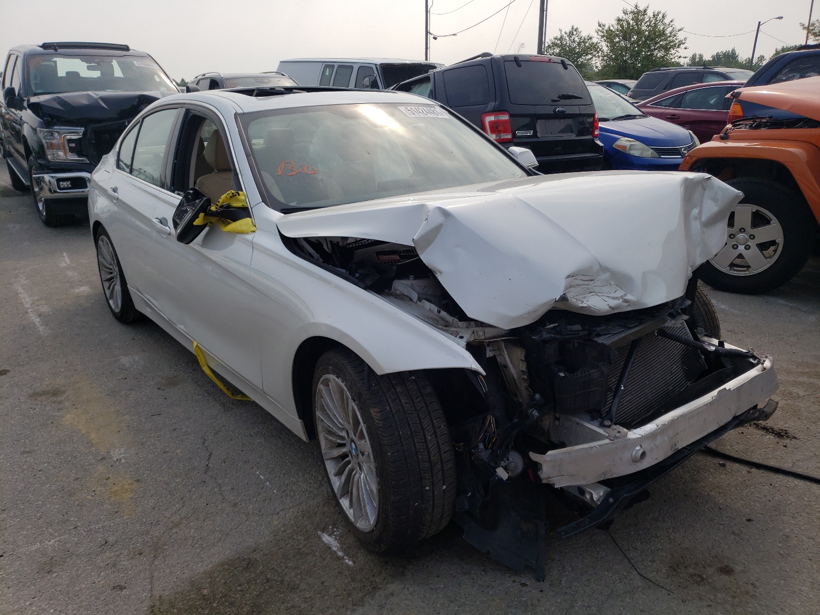 BMW 328 I 2015 مع رقم تعريف المركبة WBA3A5G55FNS84145 - صورة من المزاد