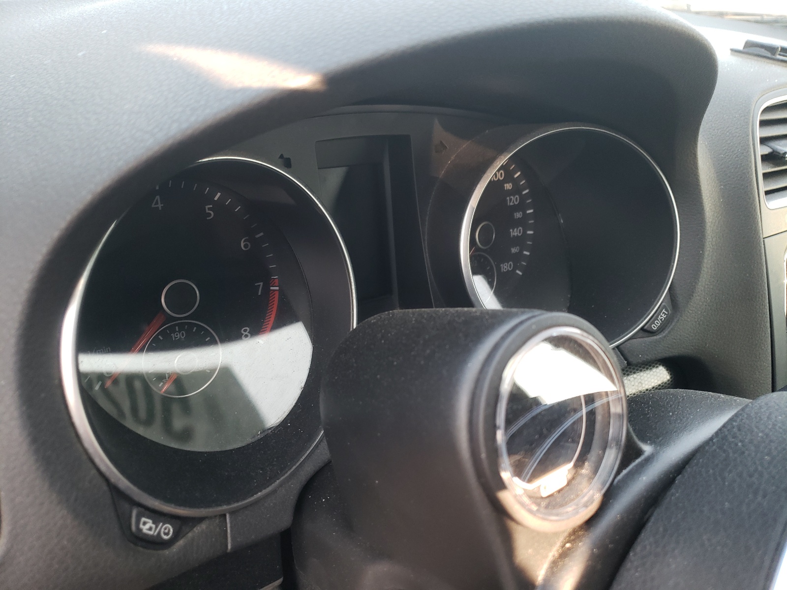 Photo 8 from auction – 2014 VOLKSWAGEN GTI with VIN WVWHD7AJ5EW007117