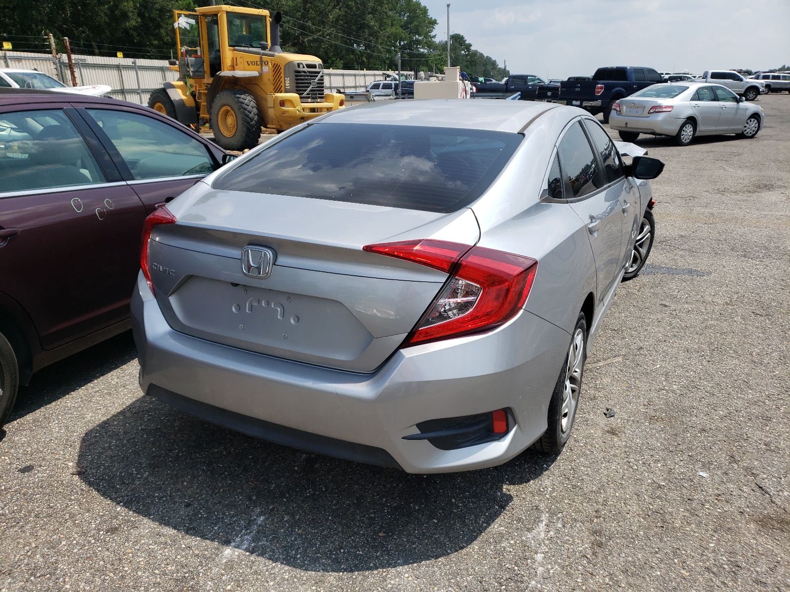 Photo 4 from auction – 2017 HONDA CIVIC LX with VIN 19XFC2F58HE016949