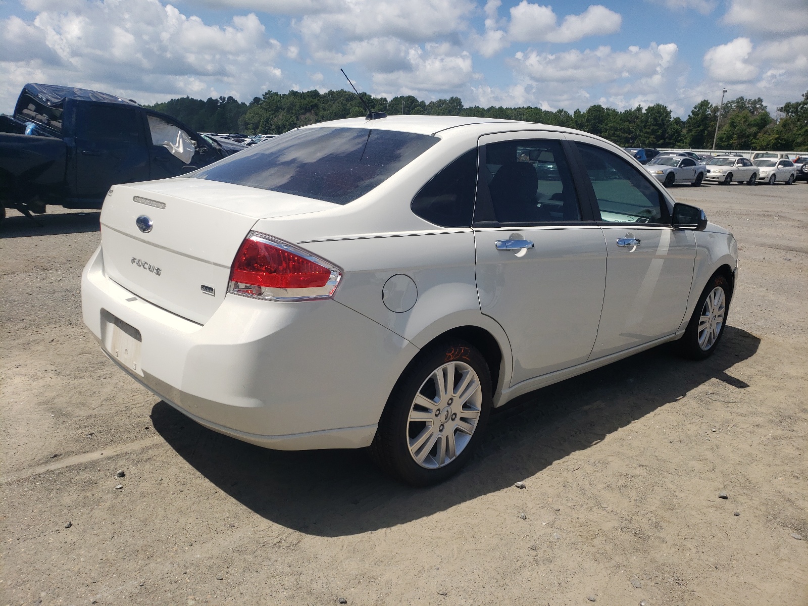 Photo 4 from auction – 2010 FORD FOCUS SEL with VIN 1FAHP3HN7AW163832