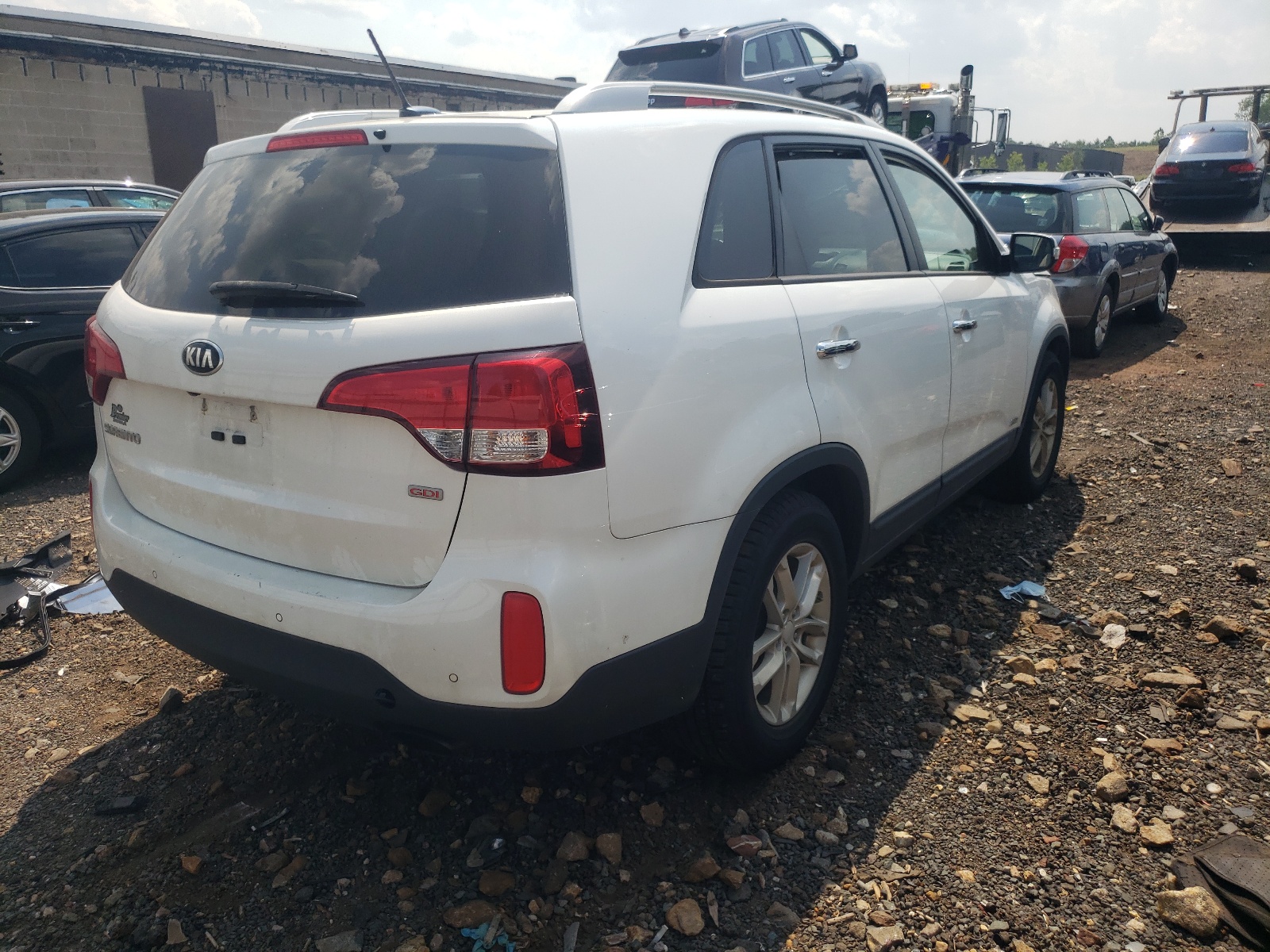Photo 4 from auction – 2015 KIA SORENTO LX with VIN 5XYKTDA67FG656838