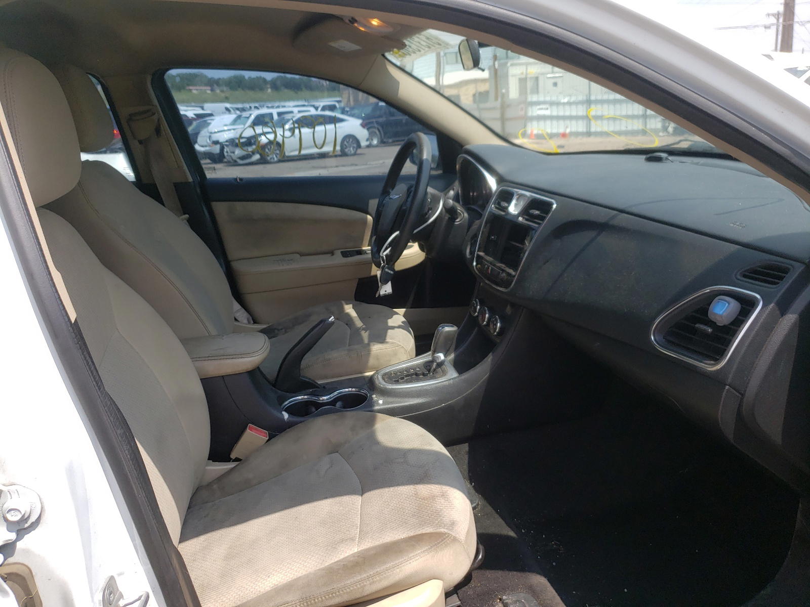 Photo 5 from auction – 2013 CHRYSLER 200 LX with VIN 1C3CCBAB3DN670638