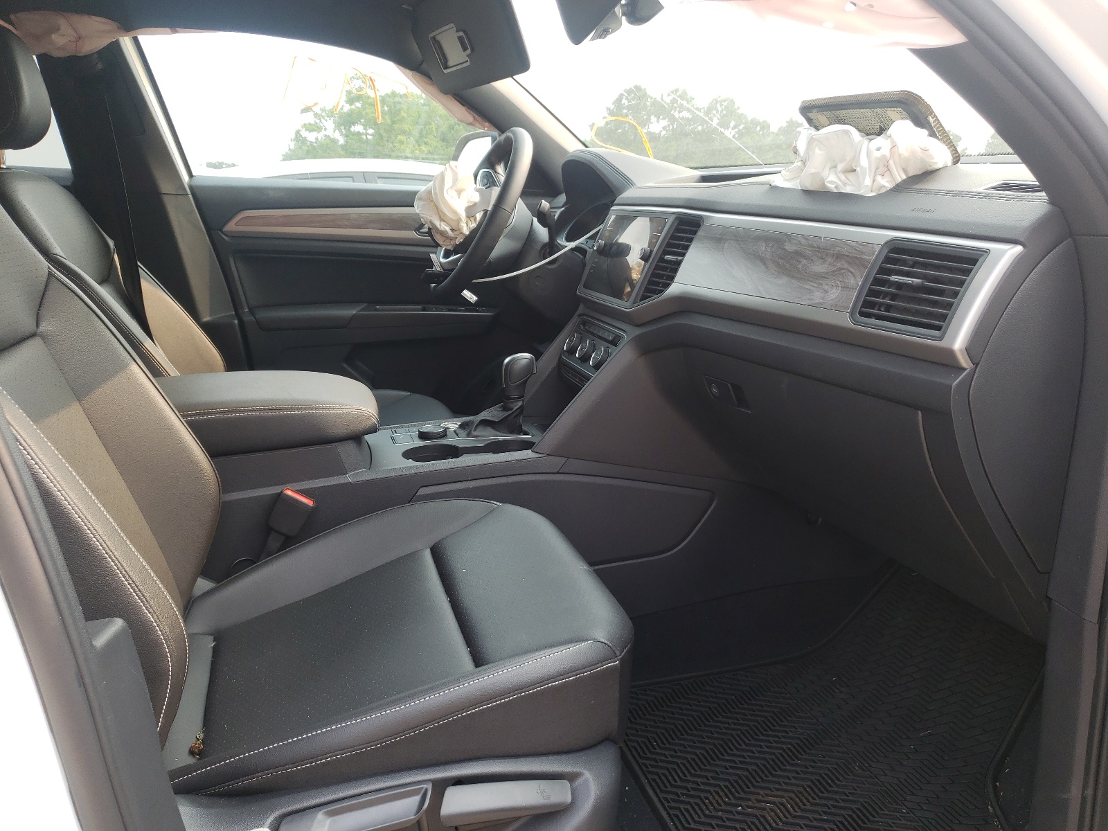 Photo 5 from auction – 2020 VOLKSWAGEN ATLAS CROS with VIN 1V26E2CA2LC228076