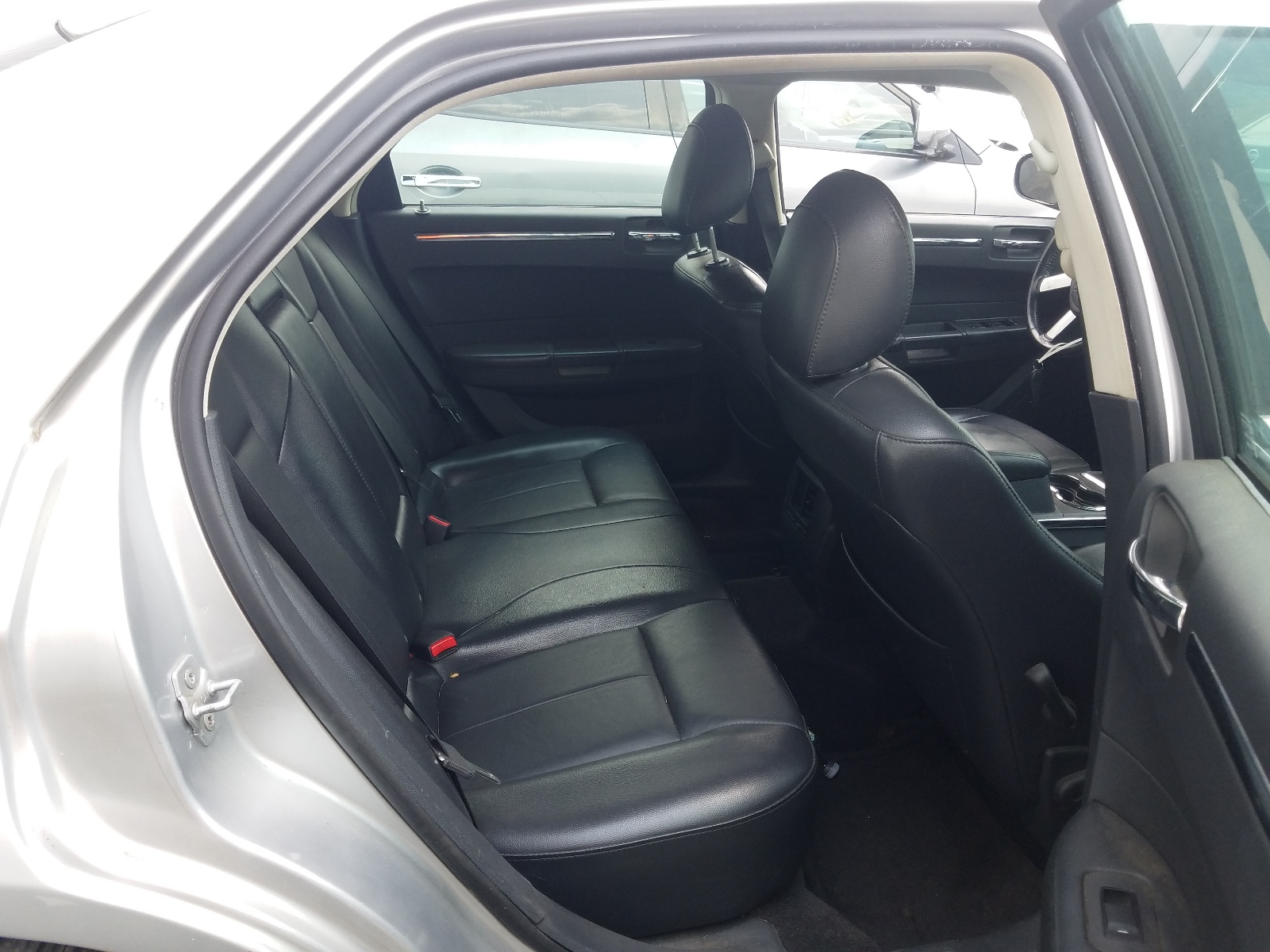Photo 6 from auction – 2010 CHRYSLER 300 TOURIN with VIN 2C3CA5CV7AH262971