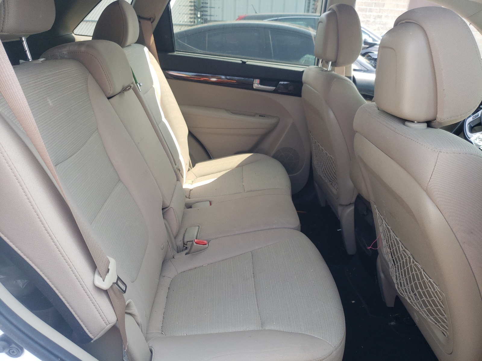 Photo 6 from auction – 2015 KIA SORENTO LX with VIN 5XYKTDA67FG656838