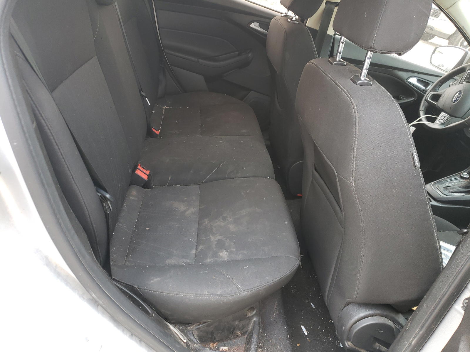 Photo 6 from auction – 2016 FORD FOCUS SE with VIN 1FADP3K28GL331193
