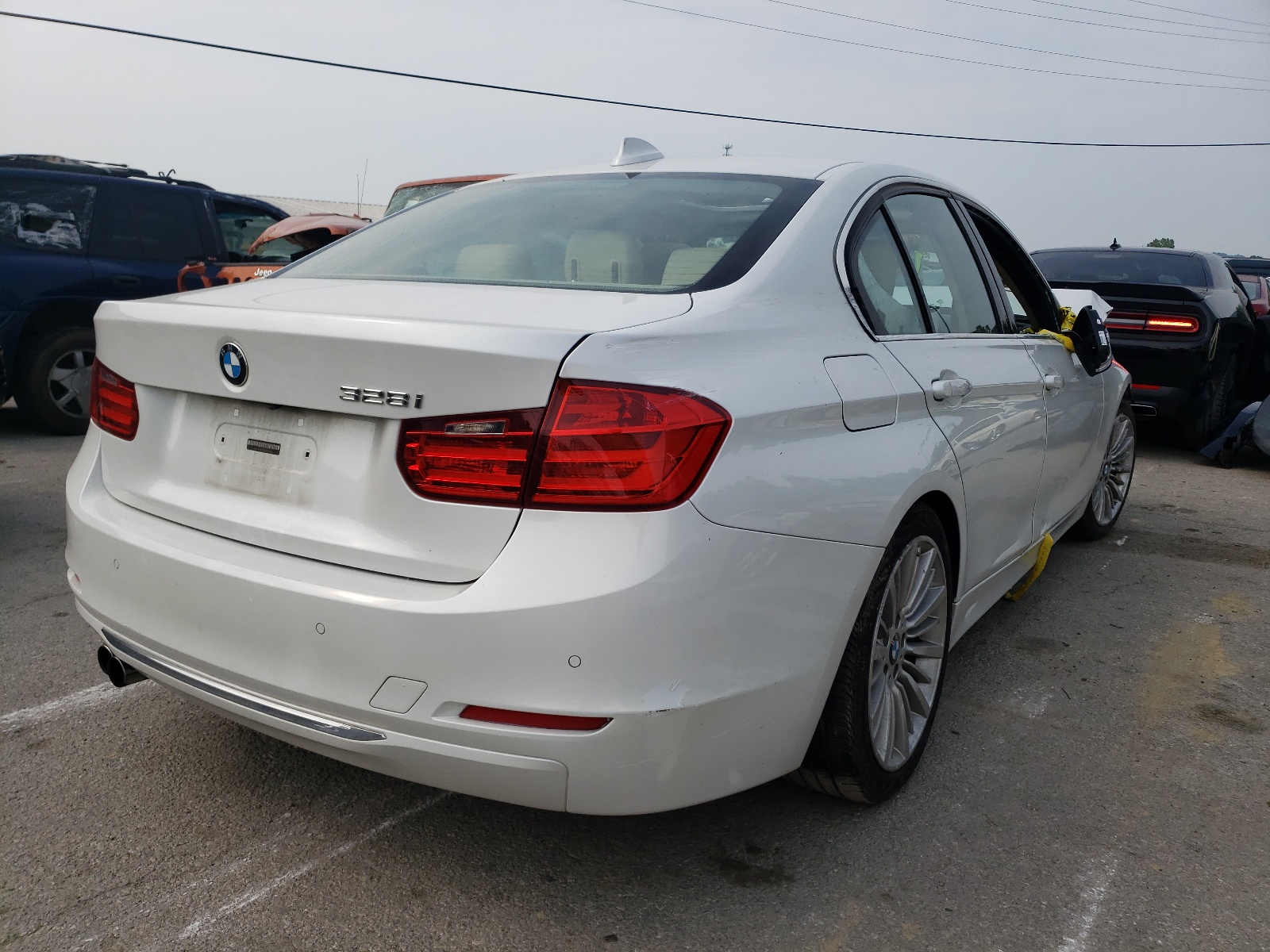 صورة رقم 4 من المزاد - 2015 BMW 328 I مع VIN WBA3A5G55FNS84145