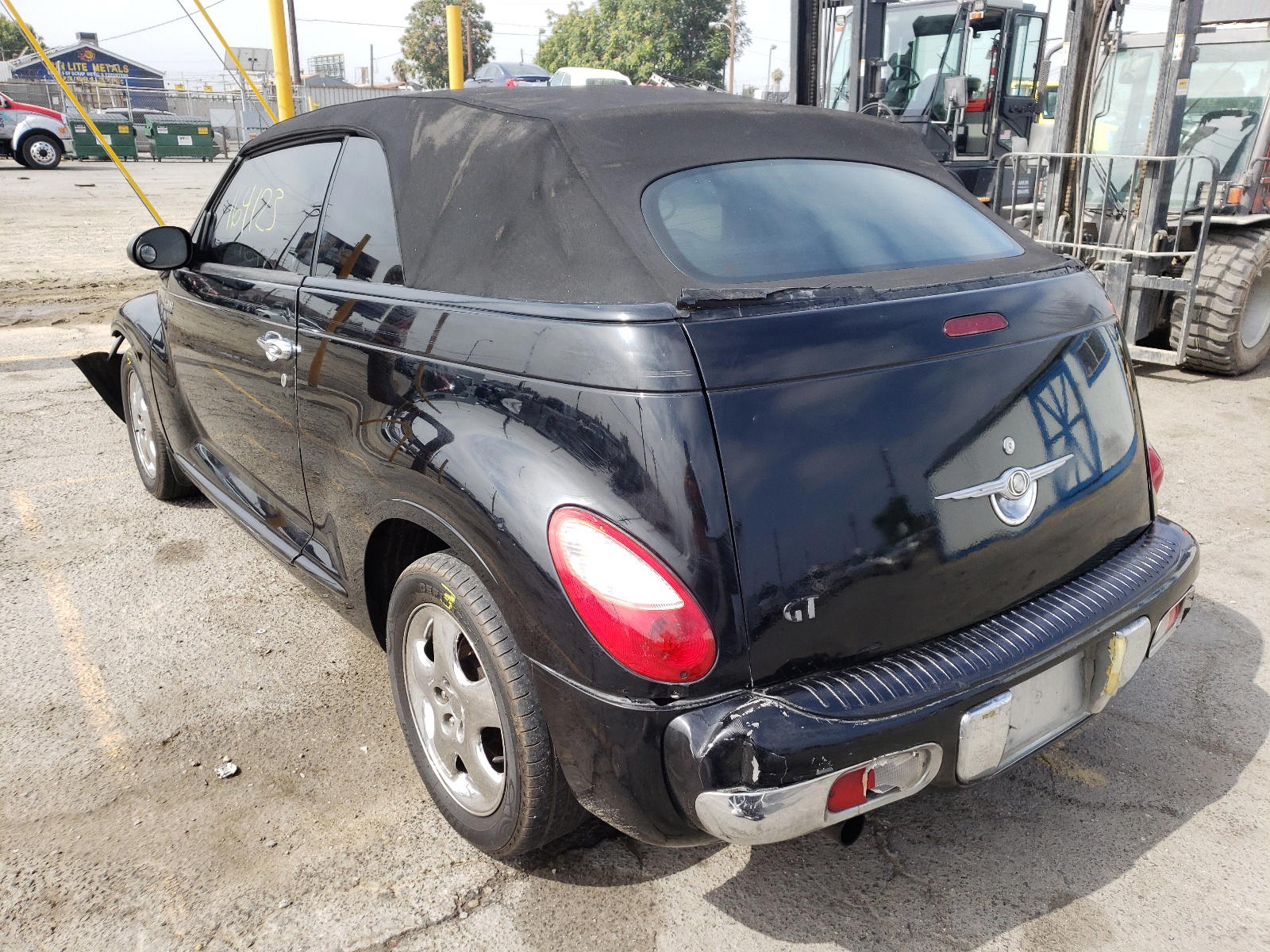 Photo 3 from auction – 2005 CHRYSLER PT CRUISER with VIN 3C3AY75S25T332200