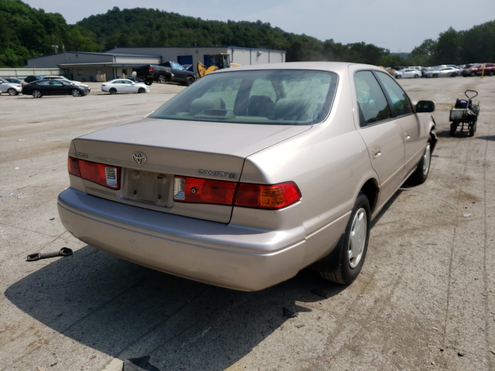 Photo 4 from auction – 2000 TOYOTA CAMRY CE with VIN 4T1BG22K4YU649346