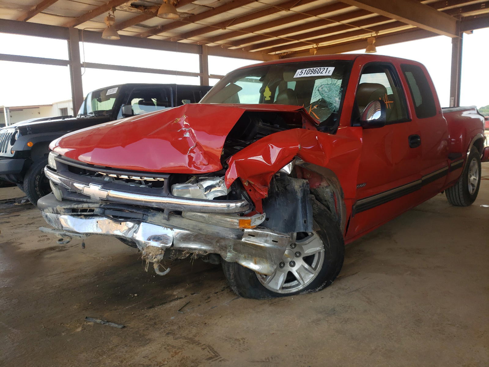 Photo 2 from auction – 2000 CHEVROLET SILVERADO with VIN 2GCEC19T6Y1223594