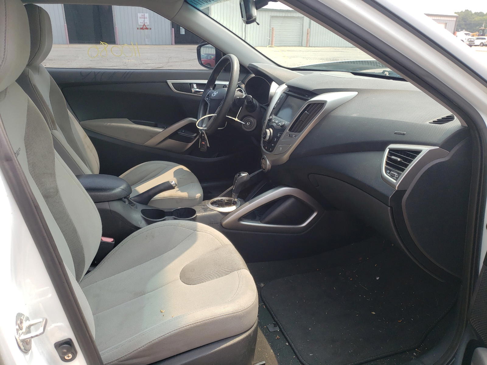 Photo 5 from auction – 2012 HYUNDAI VELOSTER with VIN KMHTC6ADXCU037056