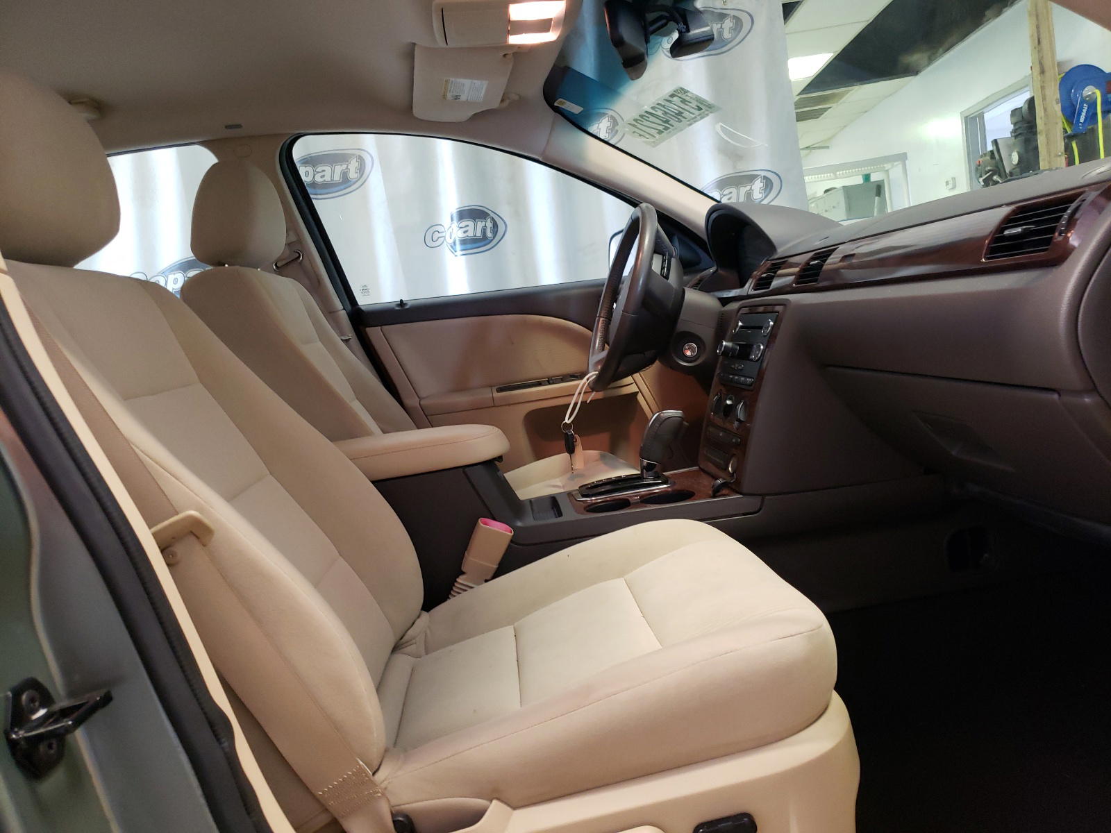 Photo 5 from auction – 2008 FORD TAURUS SEL with VIN 1FAHP24W48G145530
