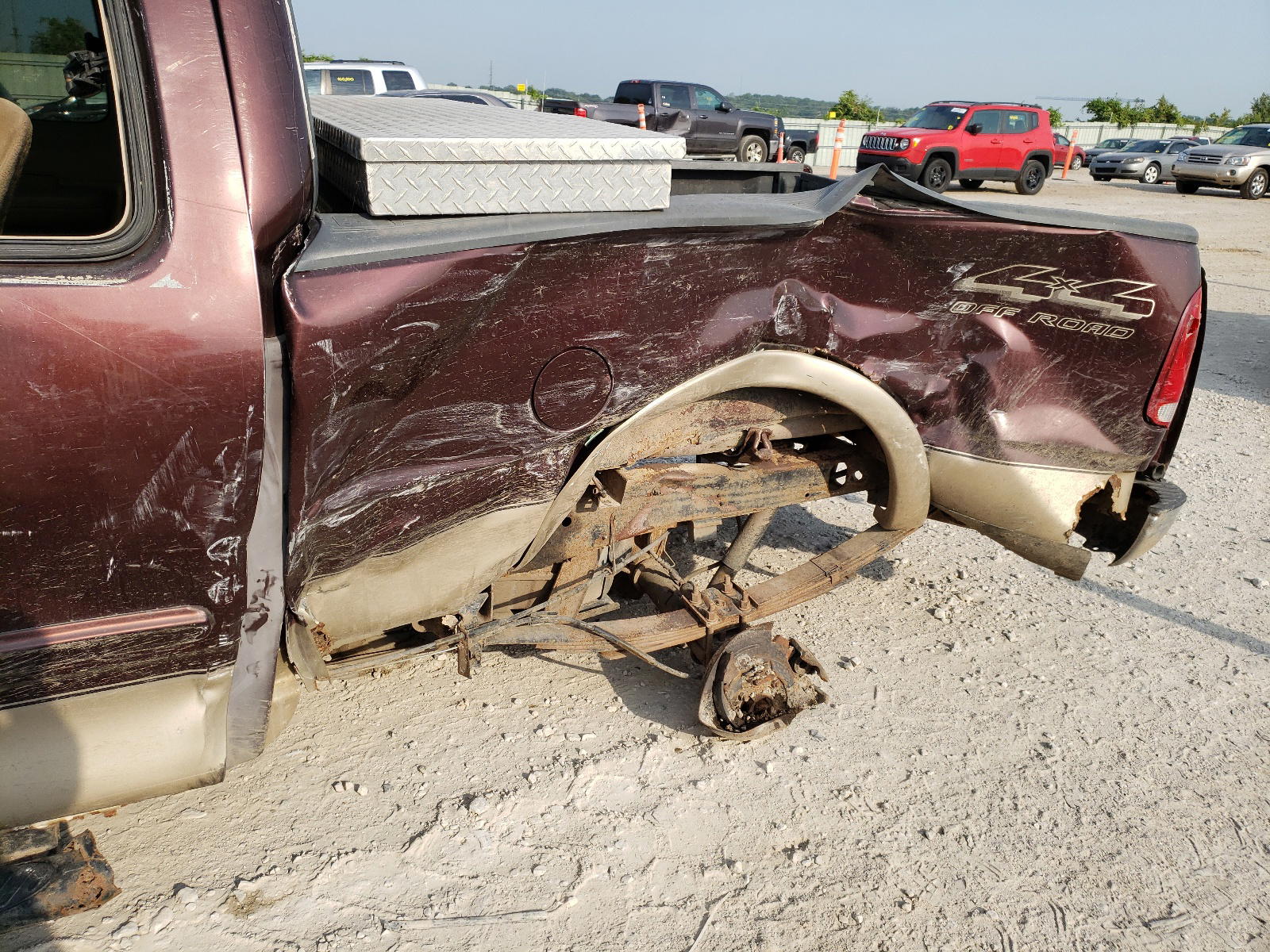 Photo 9 from auction – 2000 FORD F150 with VIN 1FTRX18L9YNC08044