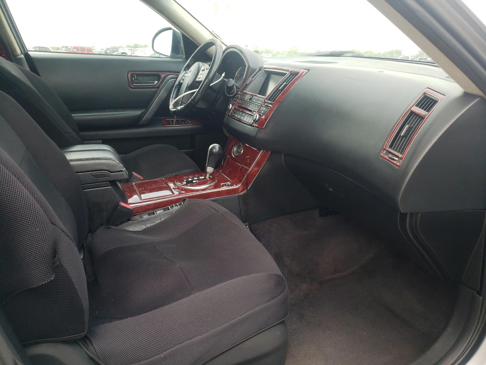 Photo 5 from auction – 2005 INFINITI FX45 with VIN JNRBS08W15X402670