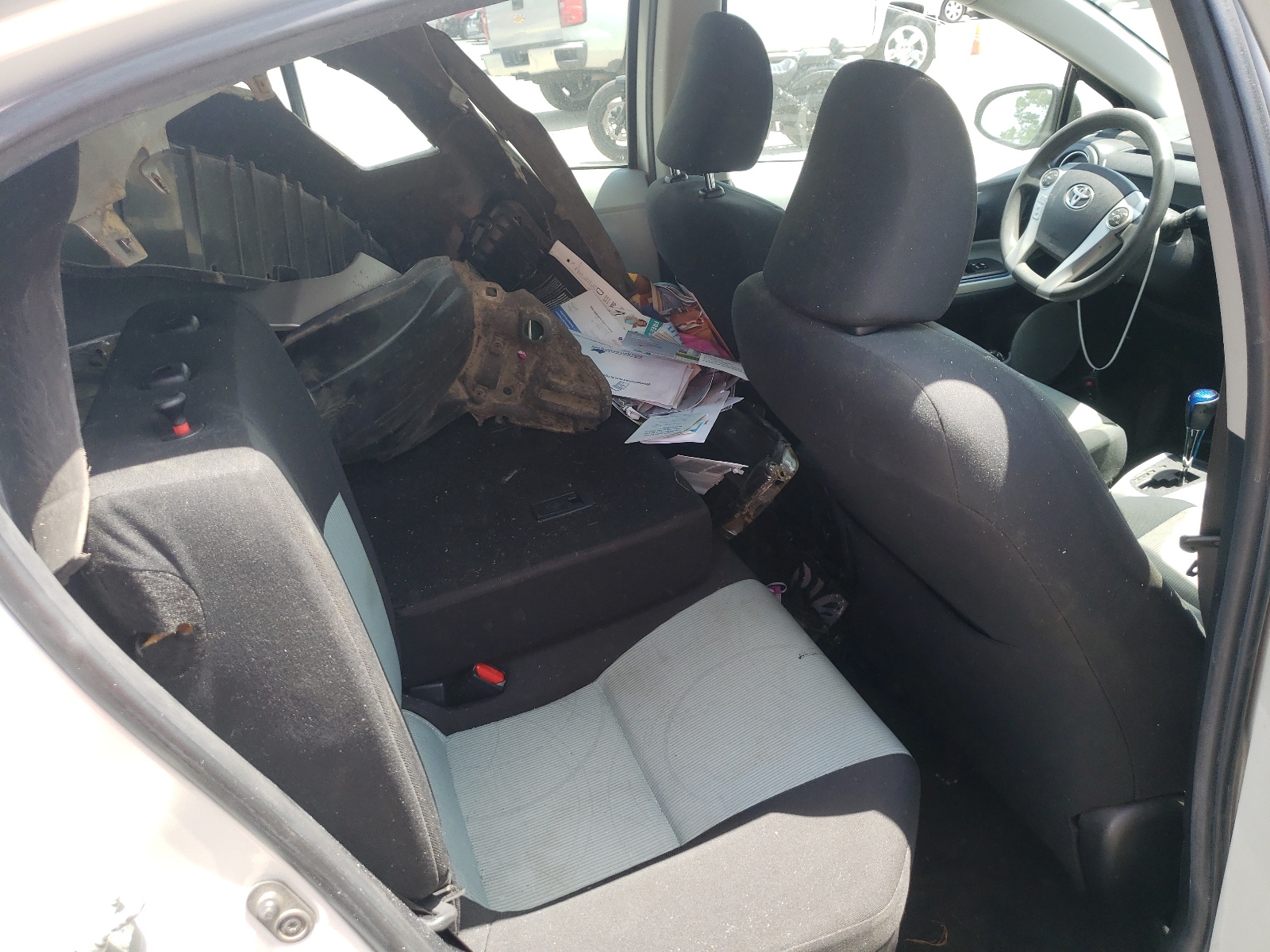 Photo 6 from auction – 2012 TOYOTA PRIUS C with VIN JTDKDTB35C1501860