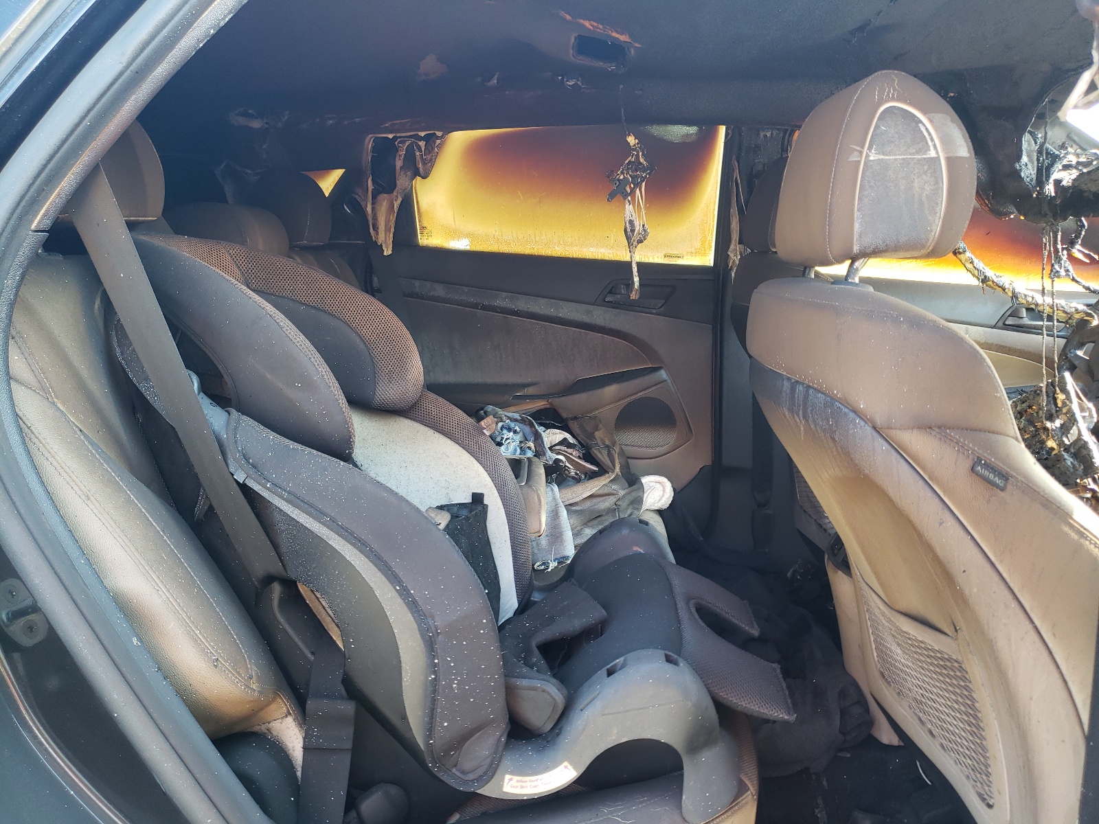 Photo 6 from auction – 2017 HYUNDAI TUCSON LIM with VIN KM8J3CA41HU557580
