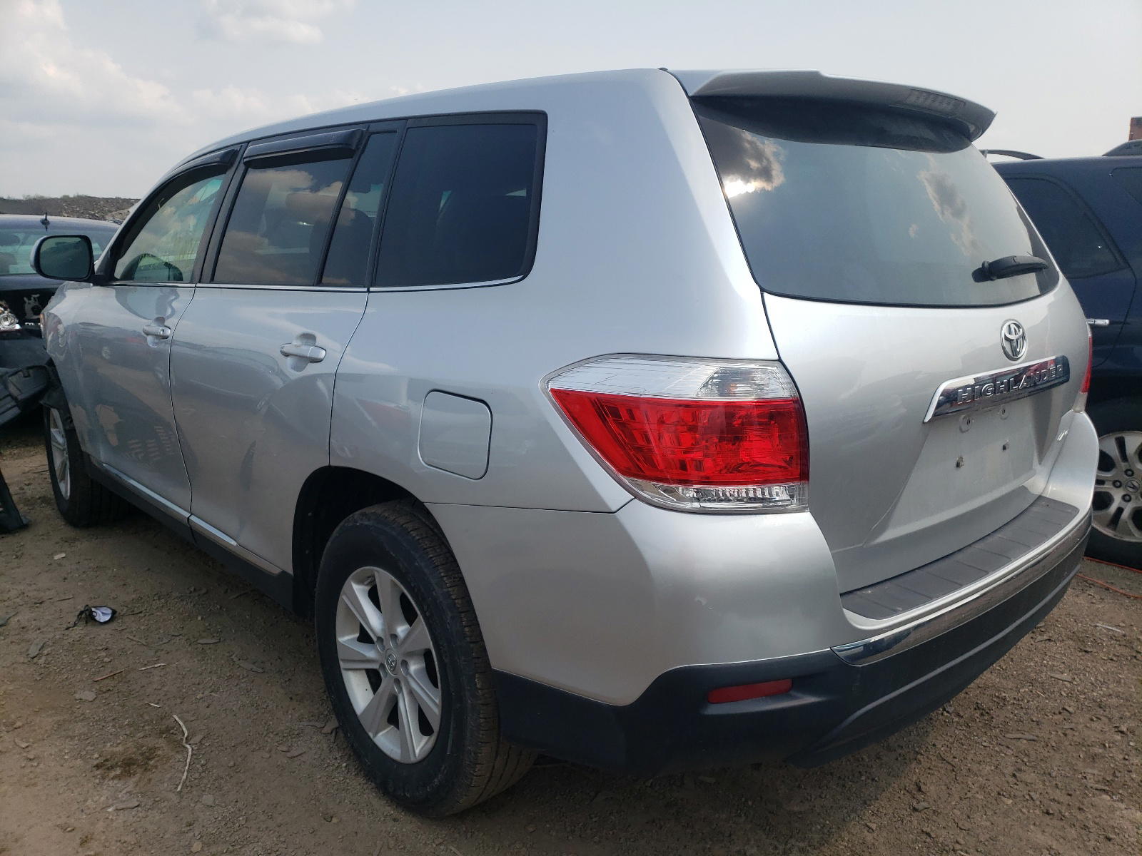Photo 3 from auction – 2011 TOYOTA HIGHLANDER with VIN 5TDBK3EH1BS074336
