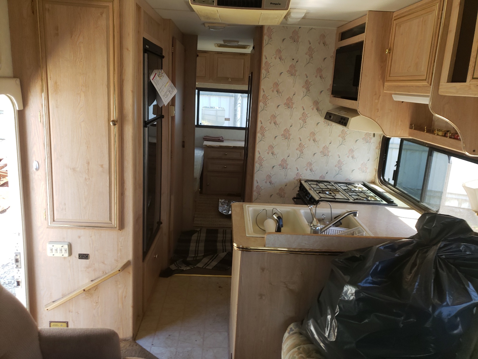 Photo 6 from auction – 1991 FORD ECONOLINE with VIN 1FDKE30M3MHA92027