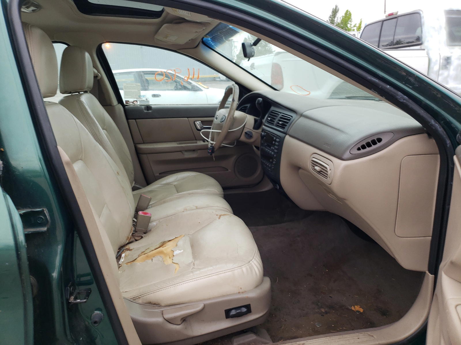 Photo 5 from auction – 2000 FORD TAURUS with VIN 1FAFP56S3YA125162