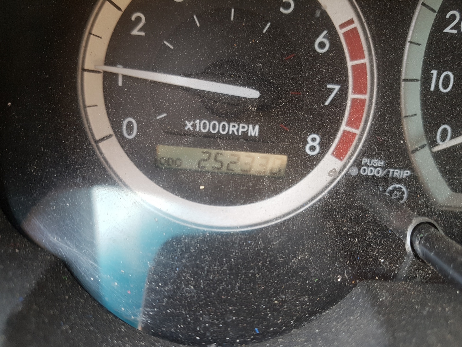 Photo 8 from auction – 2005 TOYOTA SIENNA with VIN 5TDBA23C25S031763