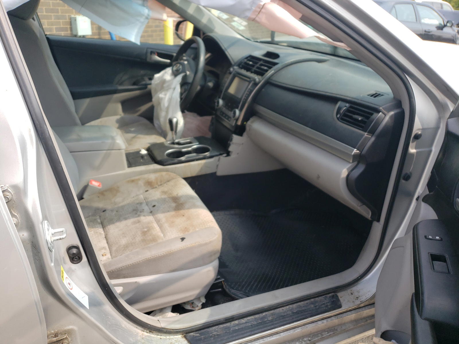 Photo 5 from auction – 2012 TOYOTA CAMRY BASE with VIN 4T1BF1FK0CU059984